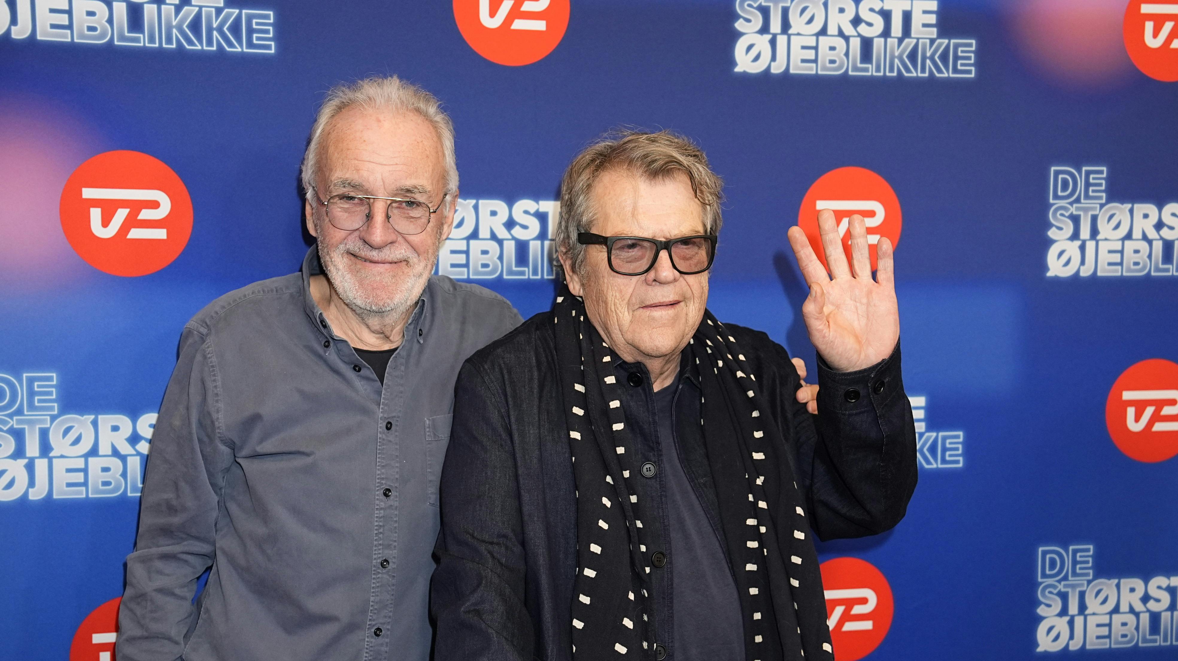 Pludselig stod han der.