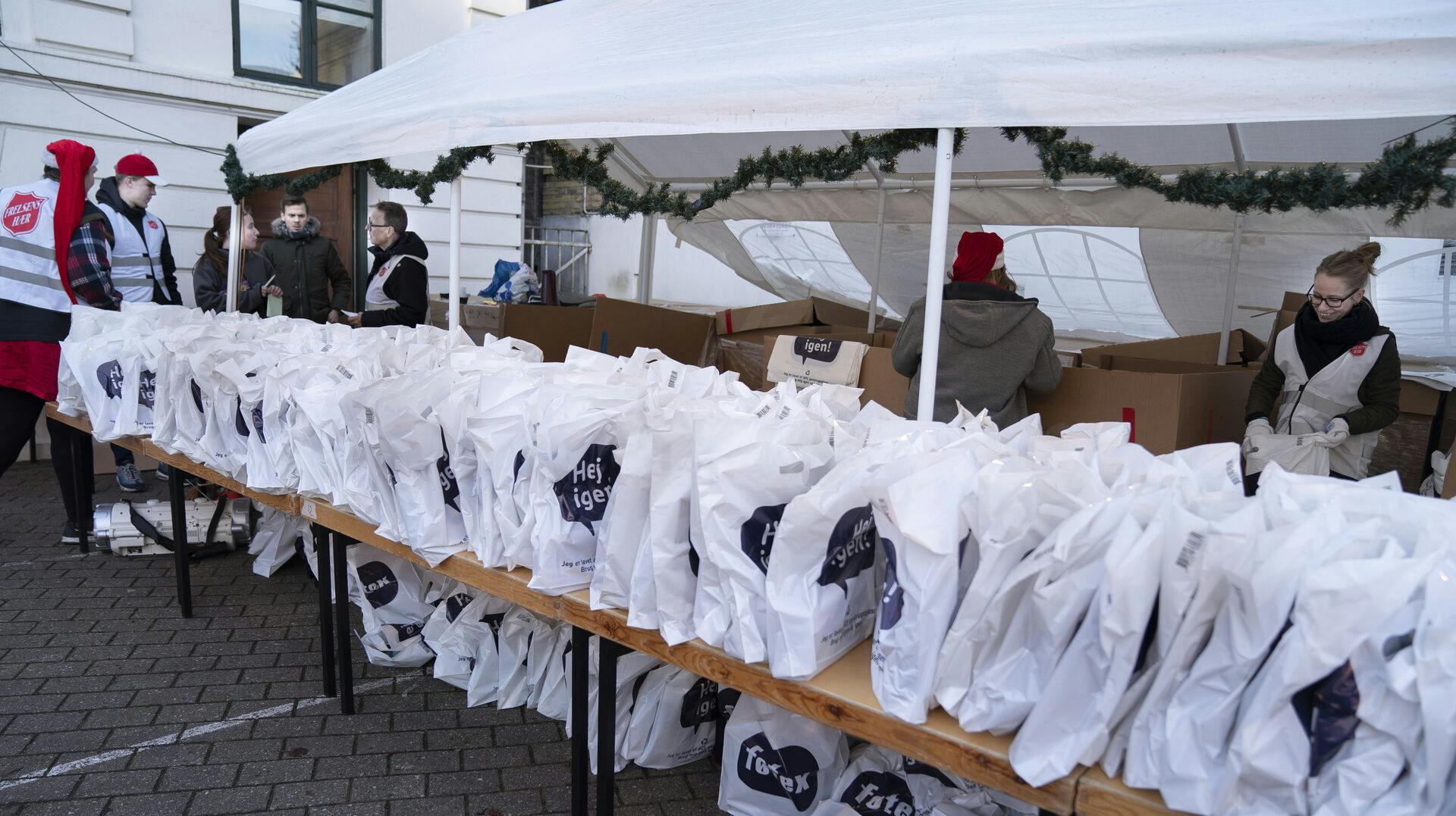 Retten til julehjælp er igen i år til diskussion.