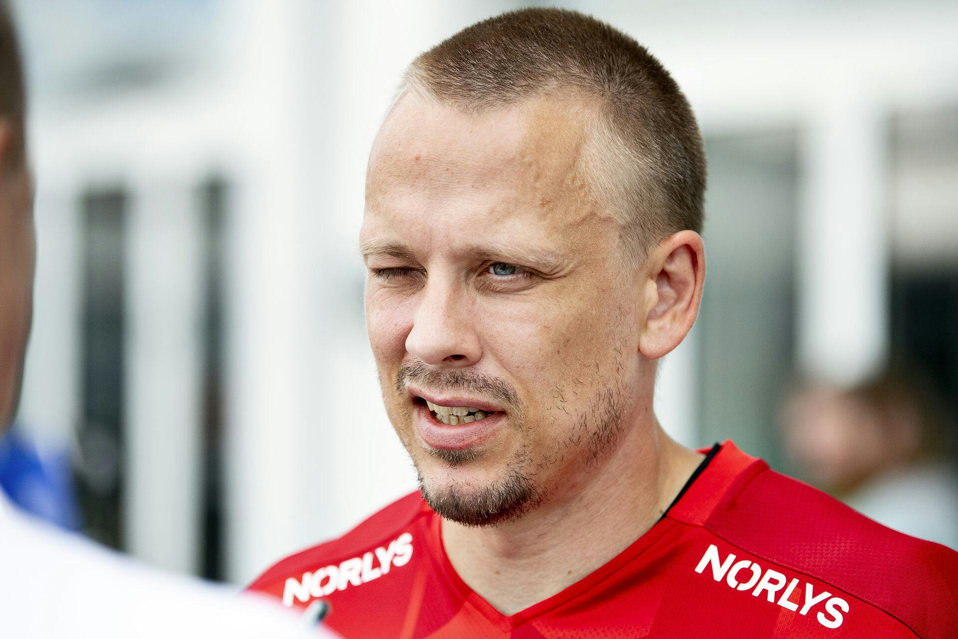 Morten Olsen afviser at skulle have brugt "fuckfingeren" i sejrsrusen.&nbsp;