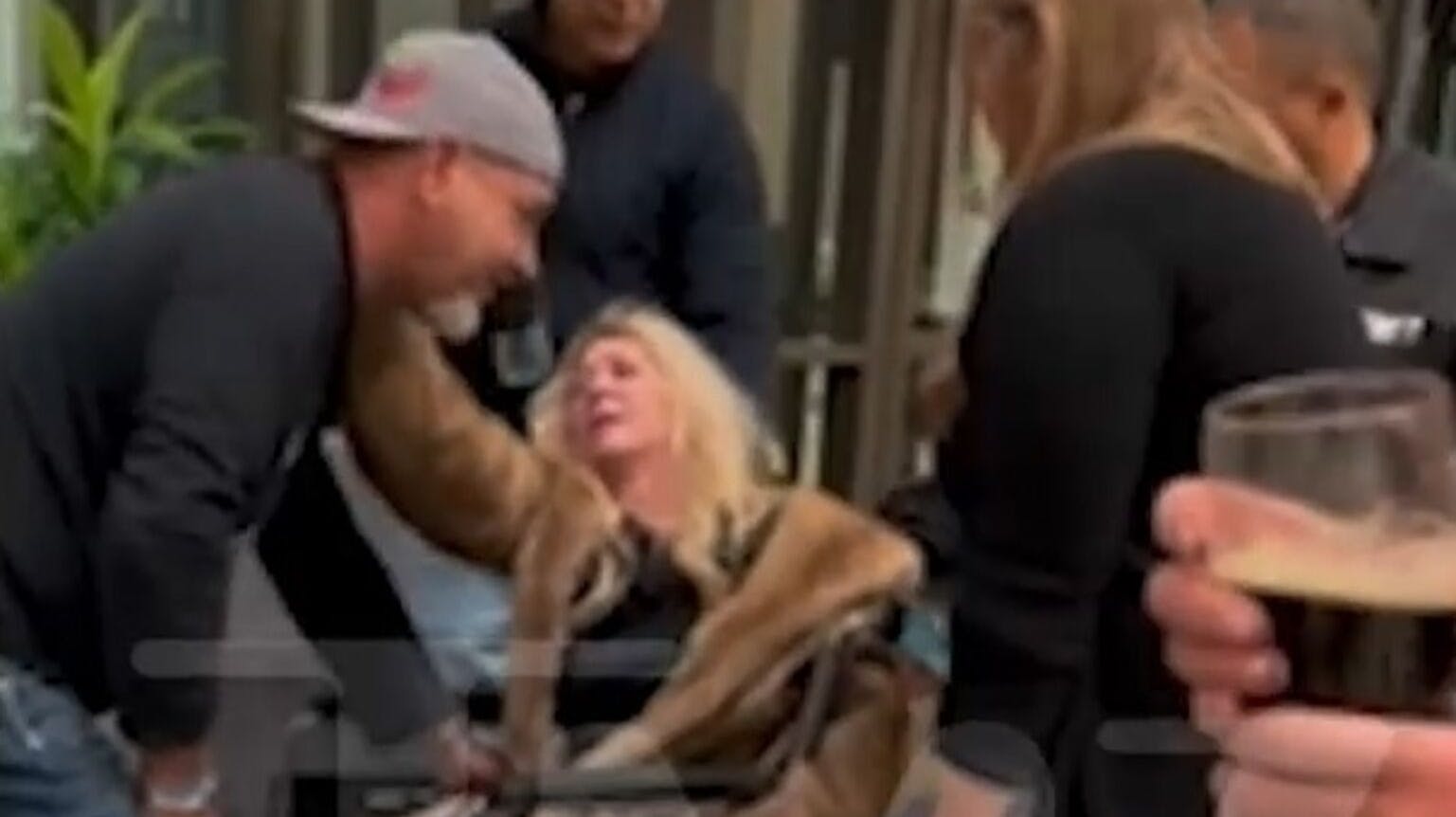 *PREMIUM-EXCLUSIVE* Chicago, IL **WEB