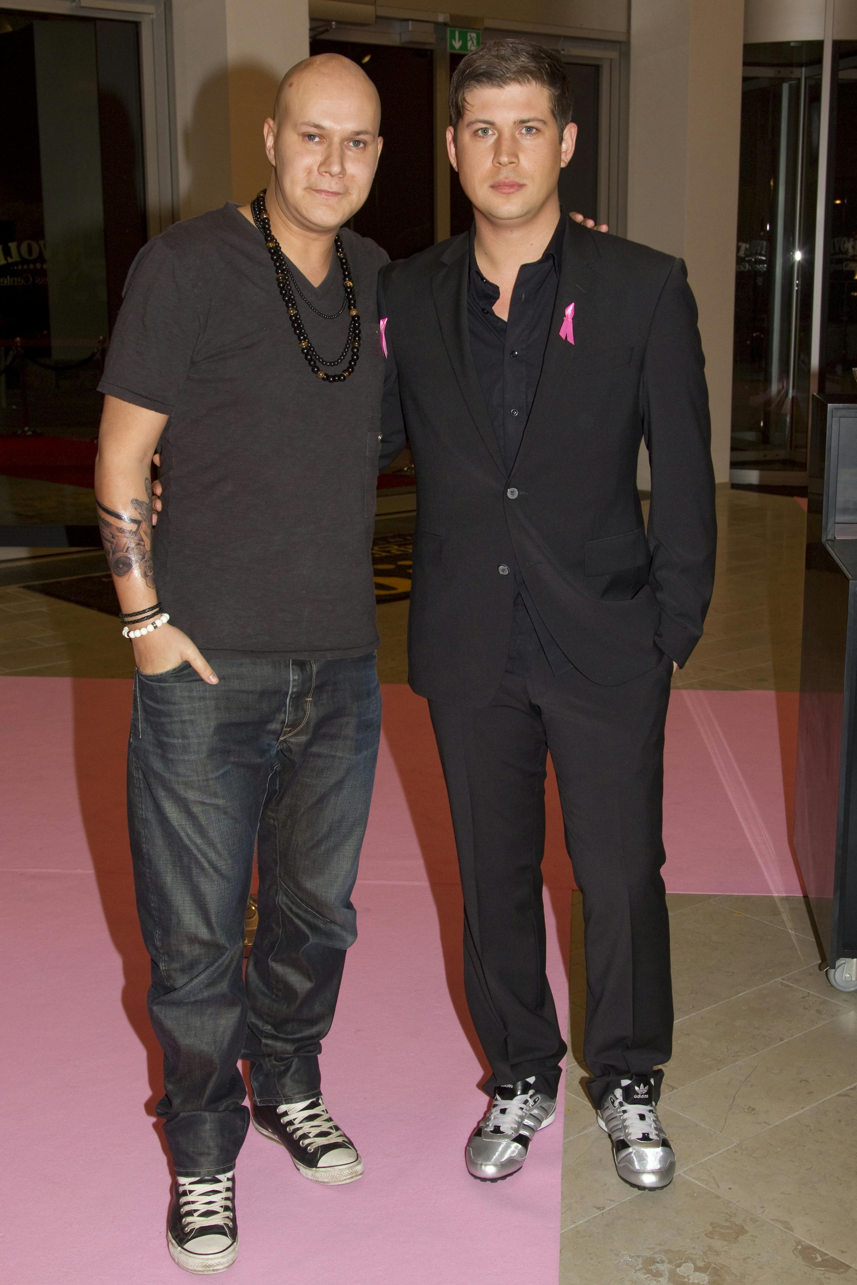 TV3 Brystgalla 2010 - "Støt Brysterne" - Indsamlingsshow i Tivoli Congress Center i København - Sanger Jon Nørgaard (th) og musiker Kato - Dato: 30.10.2010 - Foto: © Thomas Laursen