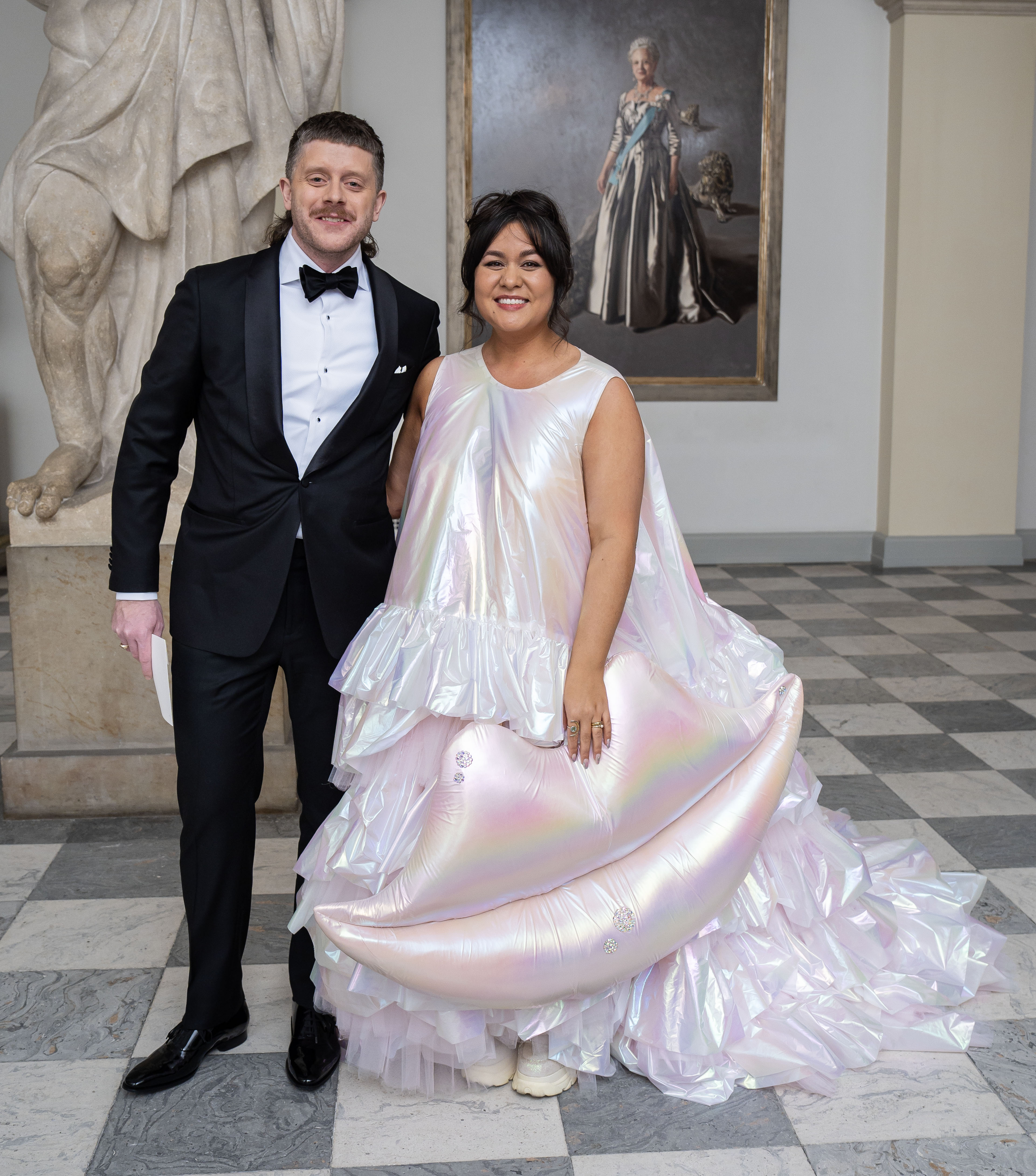 Natasha Brock strålede i sit lyse skrud, da kong Frederik og dronning Mary havde inviteret til kulturbal. 