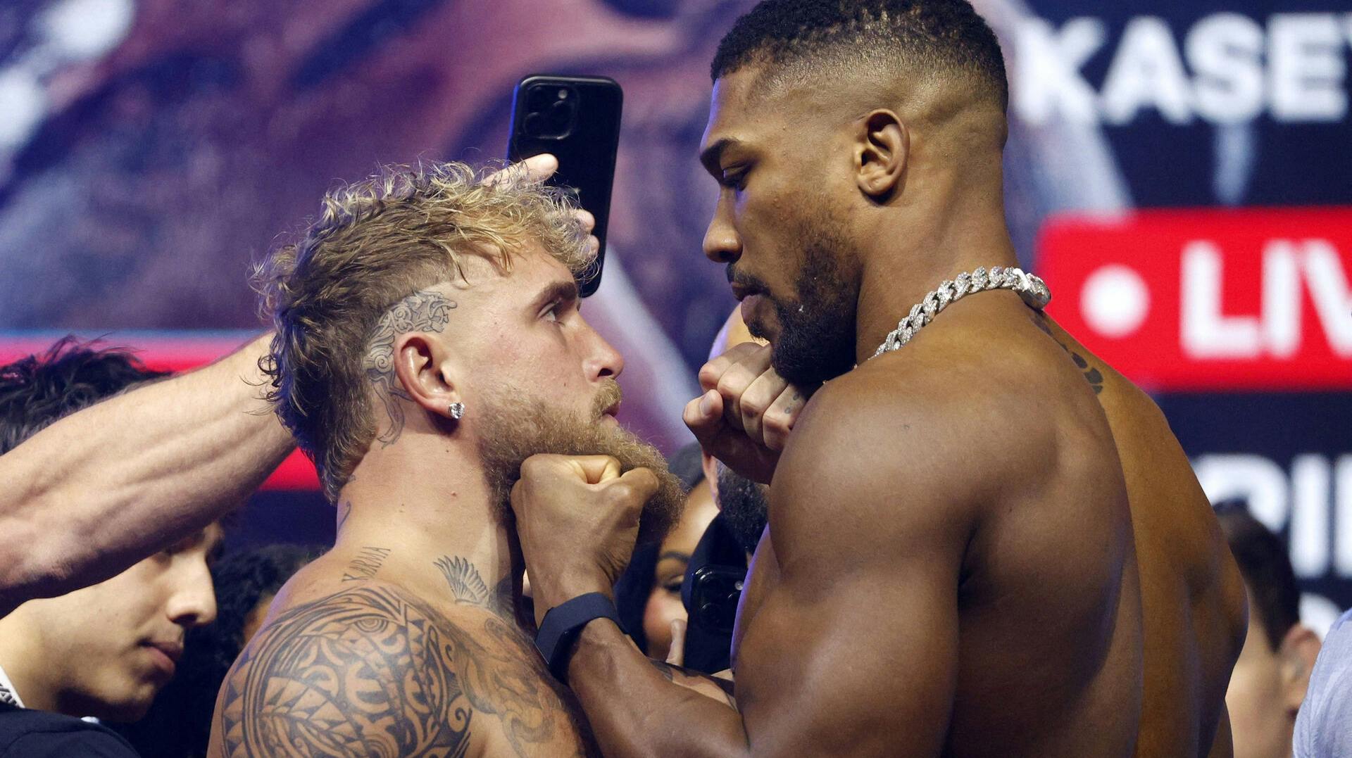 Så er det i nat, at boksebraget mellem Jake Paul og Anthony Joshua skal udkæmpes. 