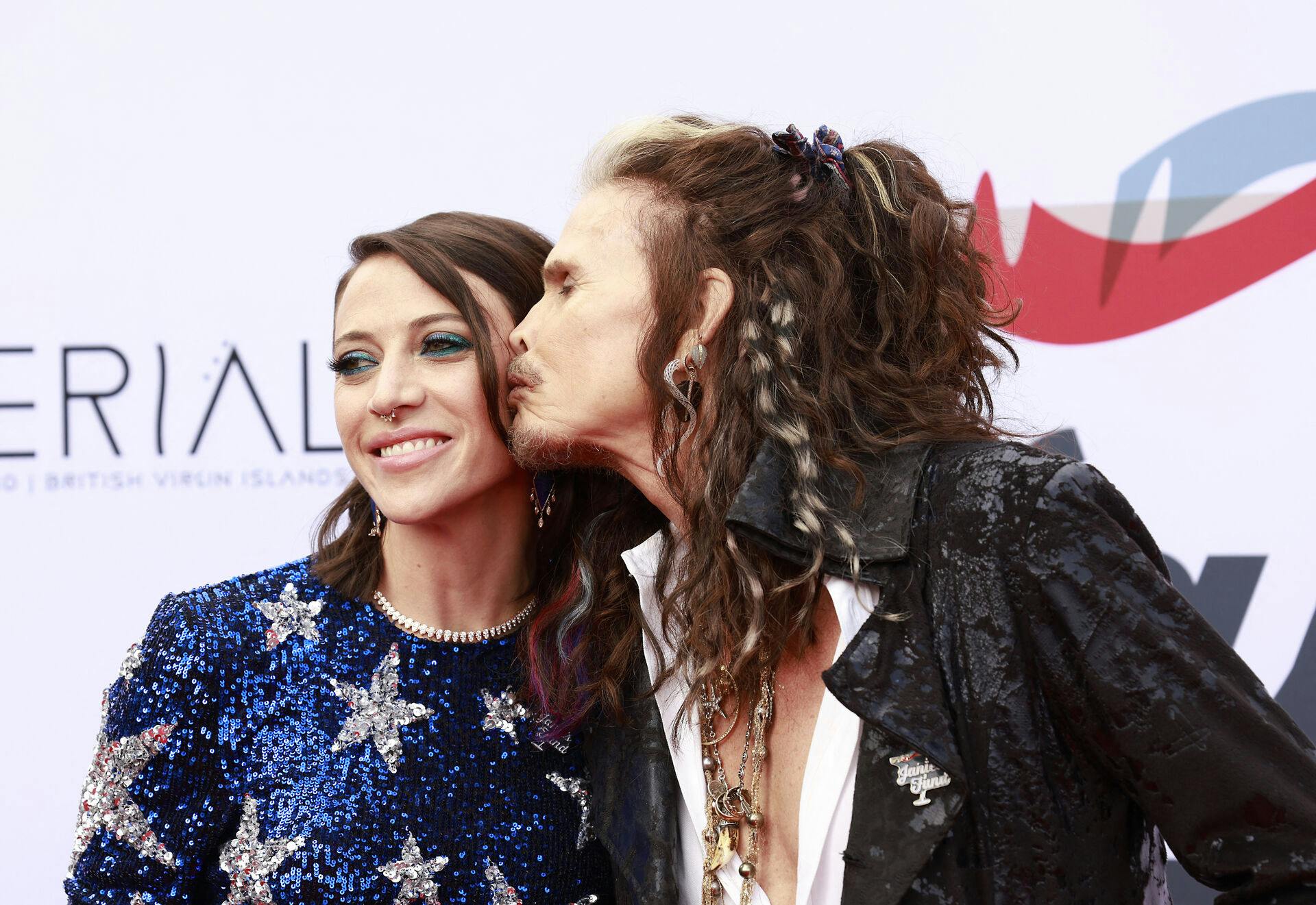 Kærligheden mellem Aimee Preston og Steven Tyler blomstrer stadig trods aldersforskellen på 39 år.