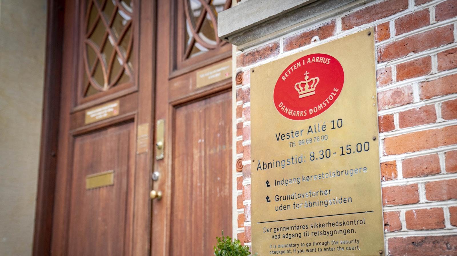 Manden blev idømt to års ubetinget fængsel. Han har nægtet sig skyldig i voldtægt og vil anke dommen.