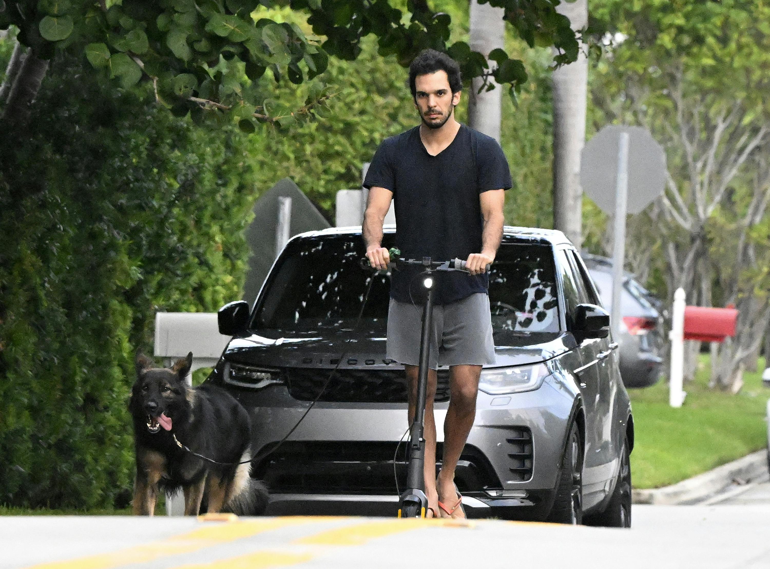 Joaquim Valente blev først kædet sammen med supermodellen i 2022, og året efter stod de frem som kærester.