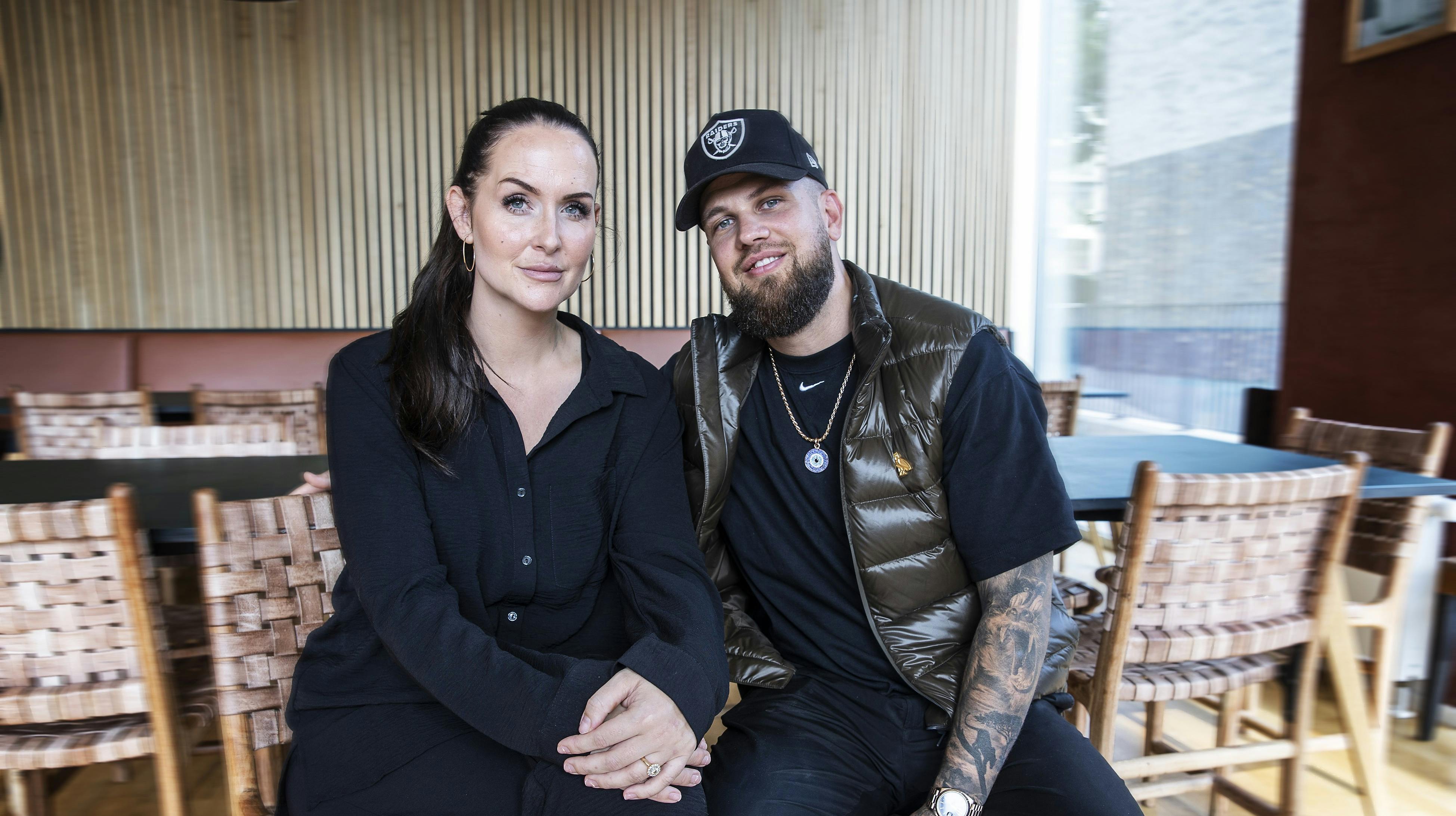 Stephanie Salvarli er gift med Cengiz Salvarli. Sammen har de to døtre.