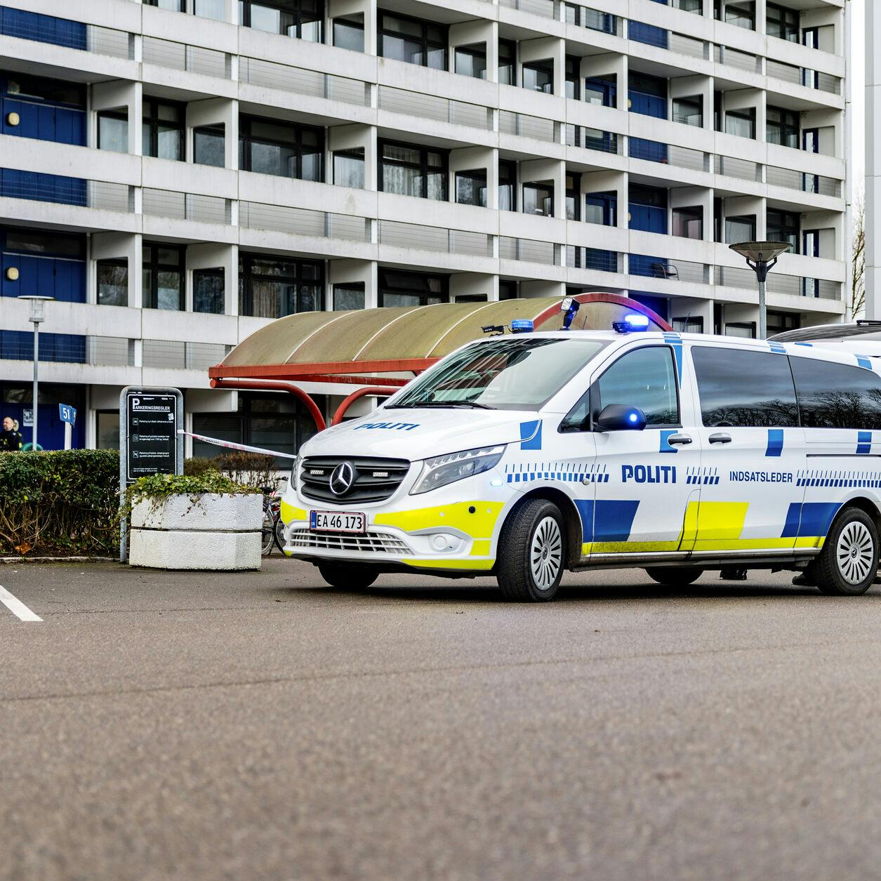Politiet er til stede i Høje Gladsaxe søndag den 21. december 2025.
