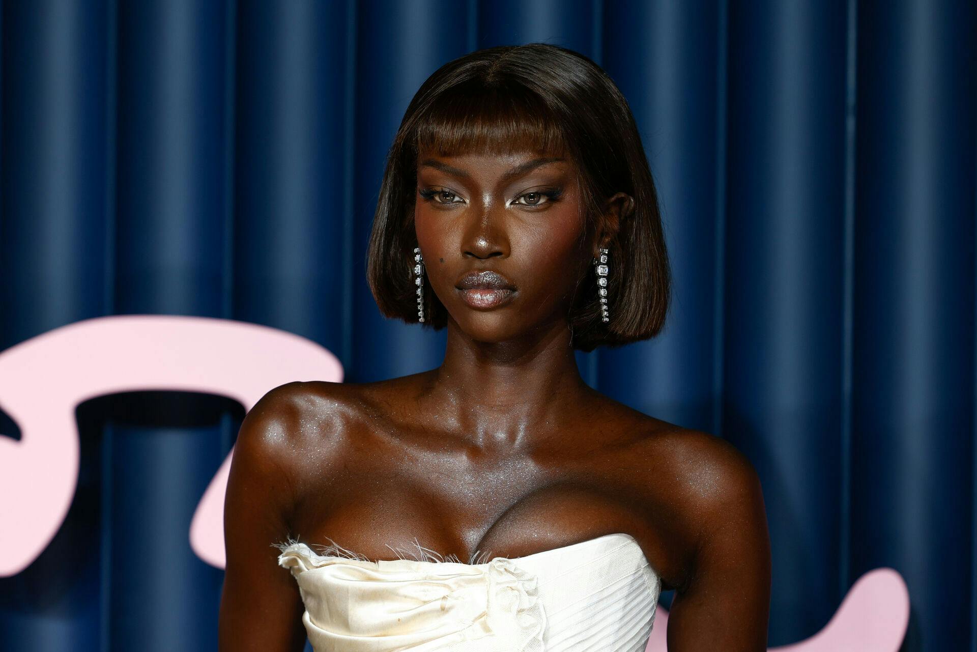 Anok Yai er nu tvunget til at sætte karrieren på pause i en periode.