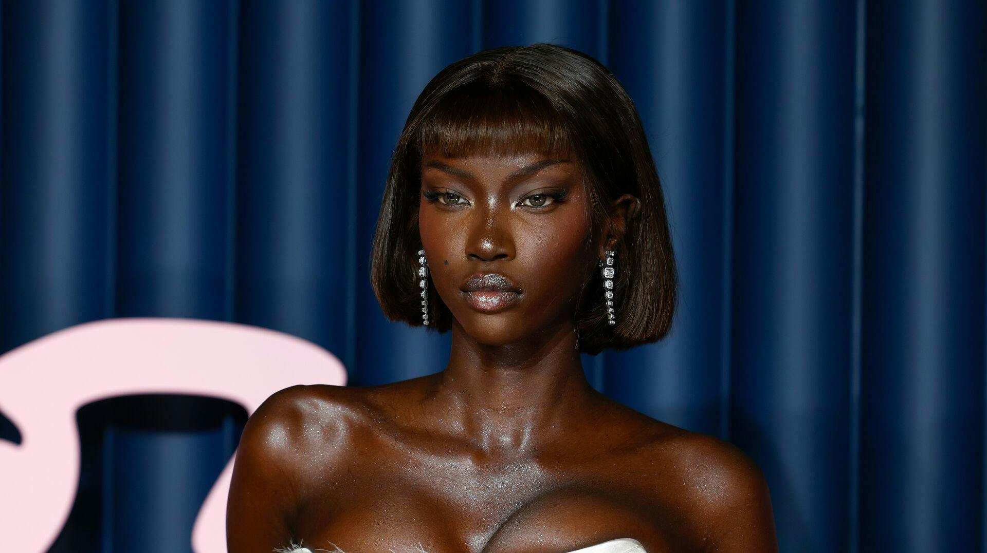 Anok Yai er nu tvunget til at sætte karrieren på pause i en periode.