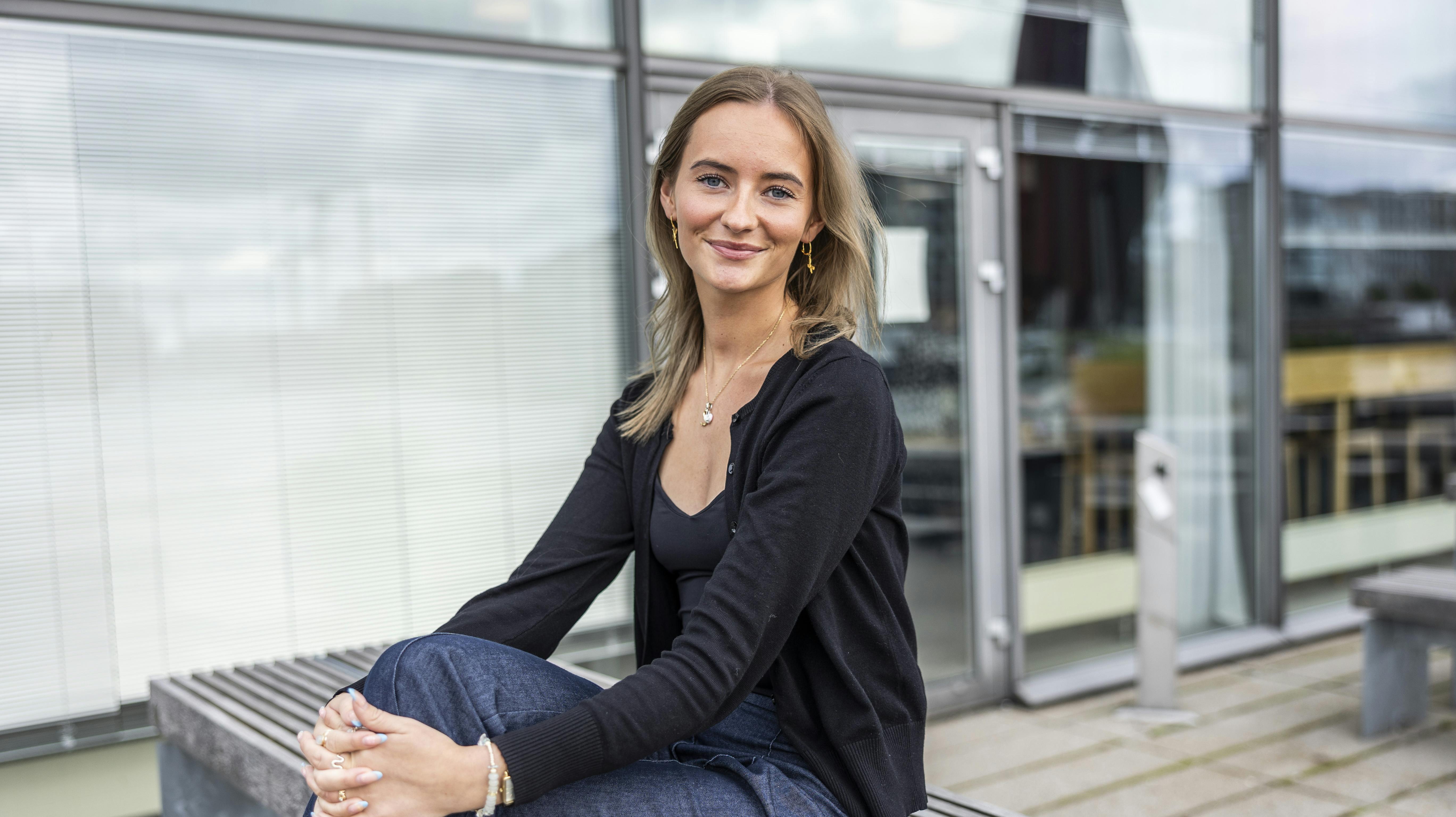 Silje Nybye fra "Forræder" er igen på benene efter et hårdt sygdomsforløb.