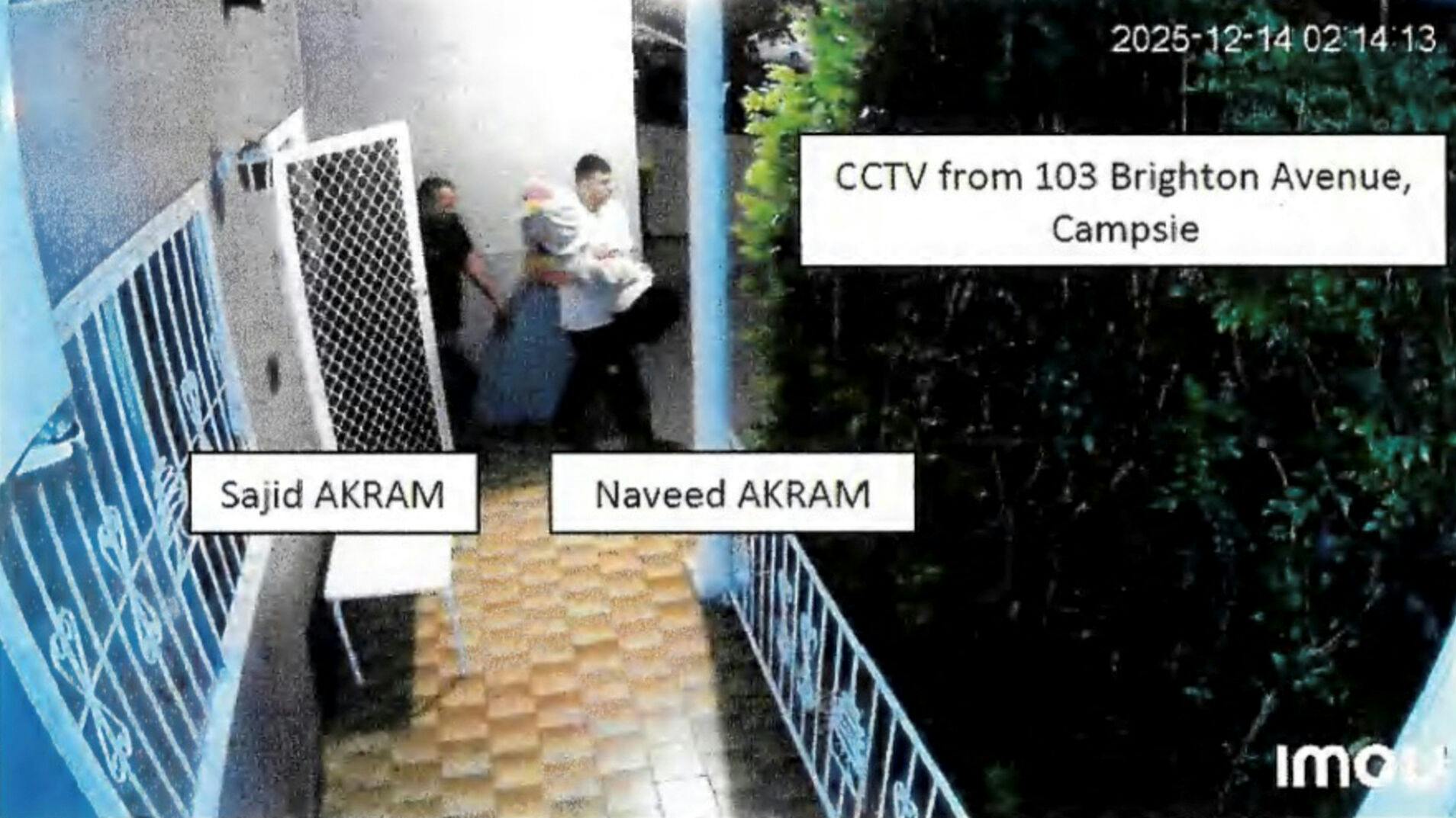 Her ses Naveed Akram og hans far, Sajid Akram, på vej med noget, de skjuler i et tæppe. Kort efter går massedrabet på stranden i Sydney i gang. Sajid blev dræbt af politiet, mens Sajid blev hårdt såret. Han er nu vågen efter sit koma og sigtet for de mange drab og drabsforsøg.