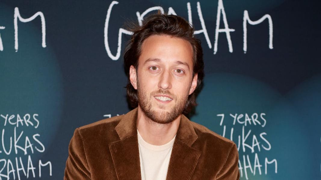 Esben Bjerre er blandt andet kendt fra en række DR-programmer samt podcasten "Her går det godt".