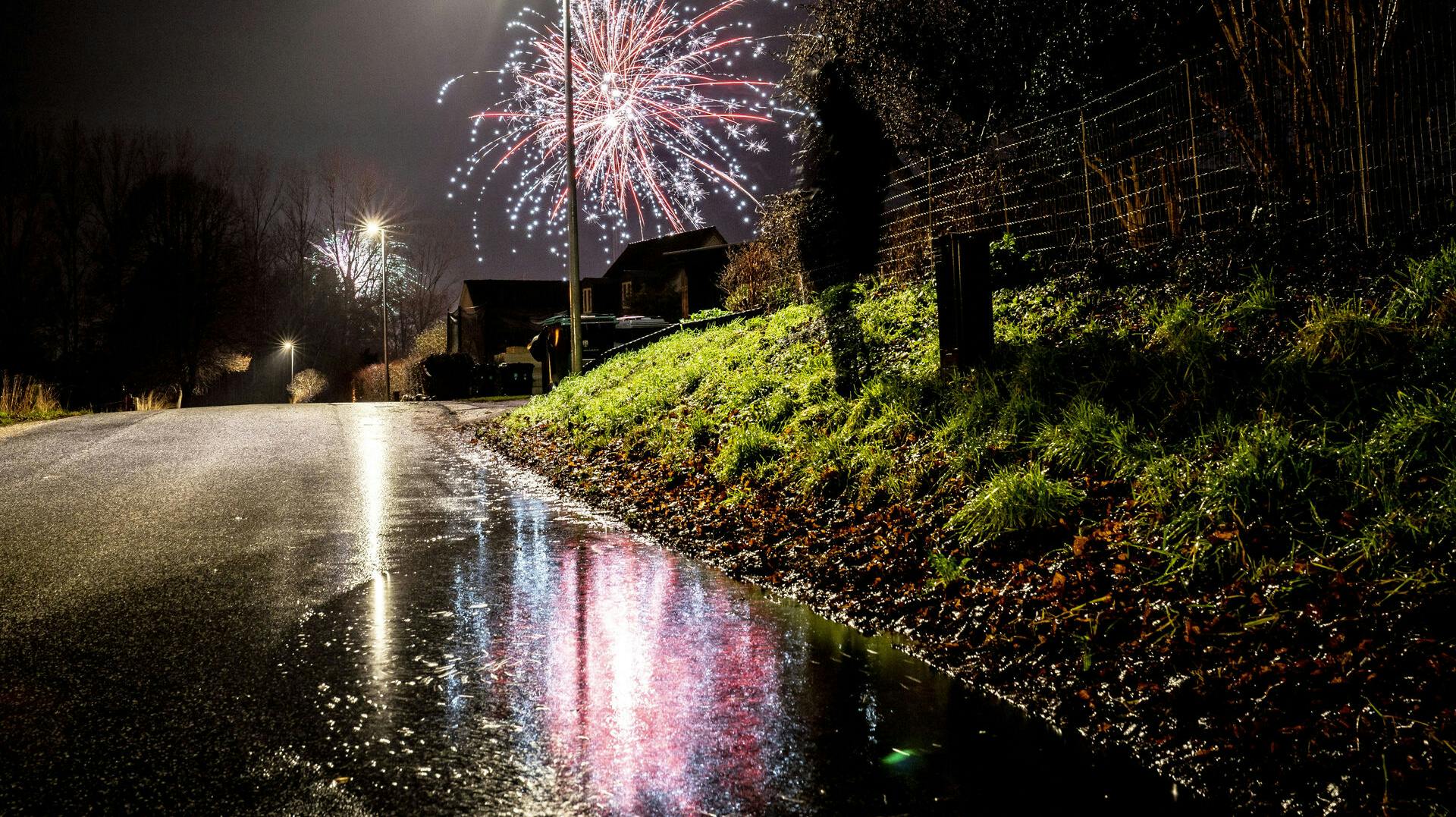 Nytårskrudt kan se forfærdeligt flot ud - men det er altså kun tilladt at nyde 31. december og 1. januar.