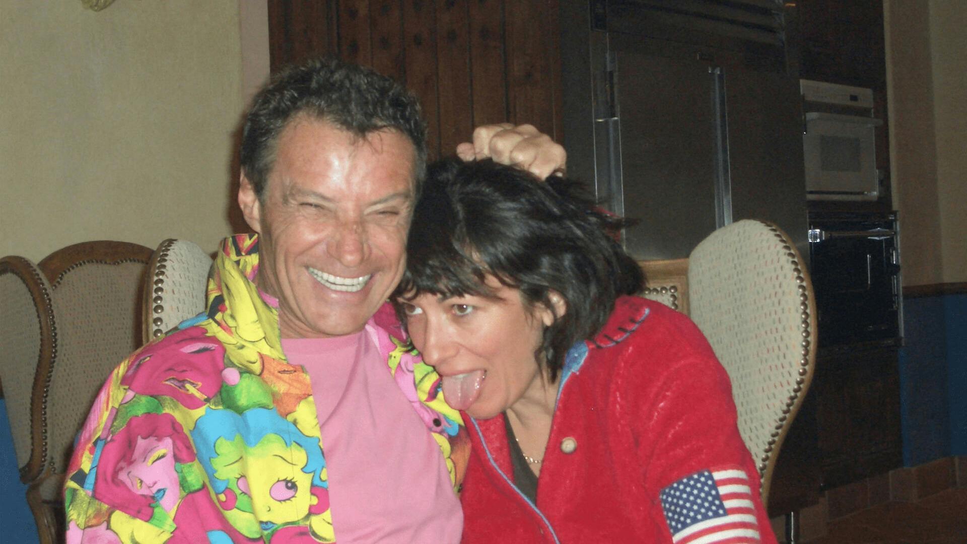 Den nu fænglede Ghislaine Maxwell ses her sammen med afdøde Jean-Luc Brunel. Billedet er blot et af tusindvis, der i disse dage bliver frigvet som en del af de såkaldte Epstein-filer. Brunel lavede forretninger med Epstein, og de rejste blandt andet til København sammen, viser andre billeder i filerne.