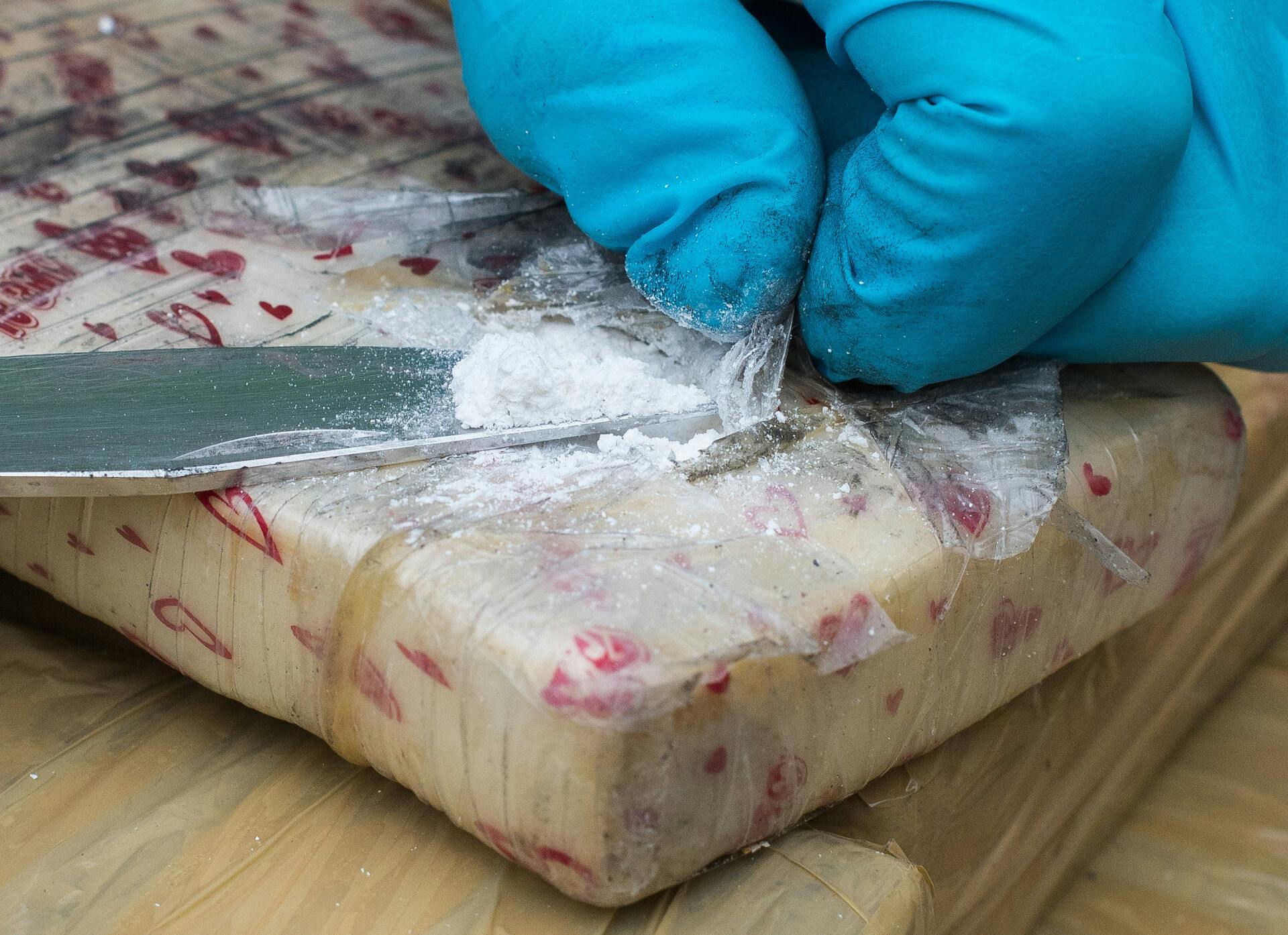 Ifølge politiet har en dansk bandeboss været med til at sælge hele 40 kilo kokain - han sidder lige nu varetægtsfængslet i sagen, hvor han er beskyttet af et navneforbud.