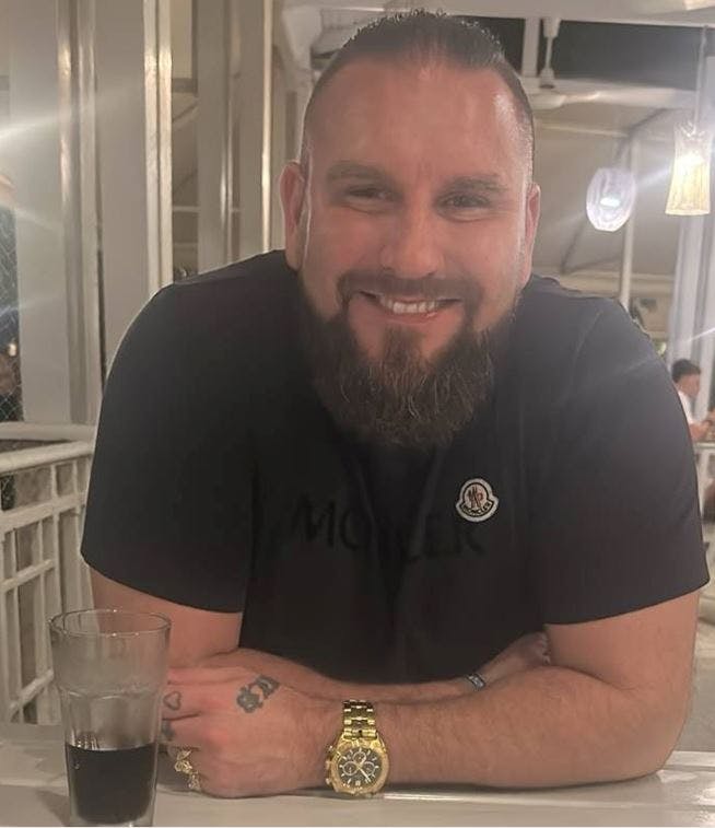 Sådan ser den efterlyste Mikkel Lynard Petersen ud. Han kan muligvis have fjernet sit skæg.