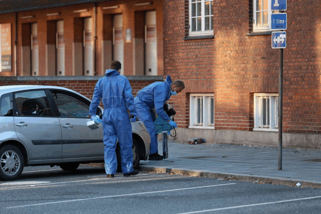 Politiets teknikere på Horsens Banegård, efter er voldsomt knivdrama på stationen tilbage i august.