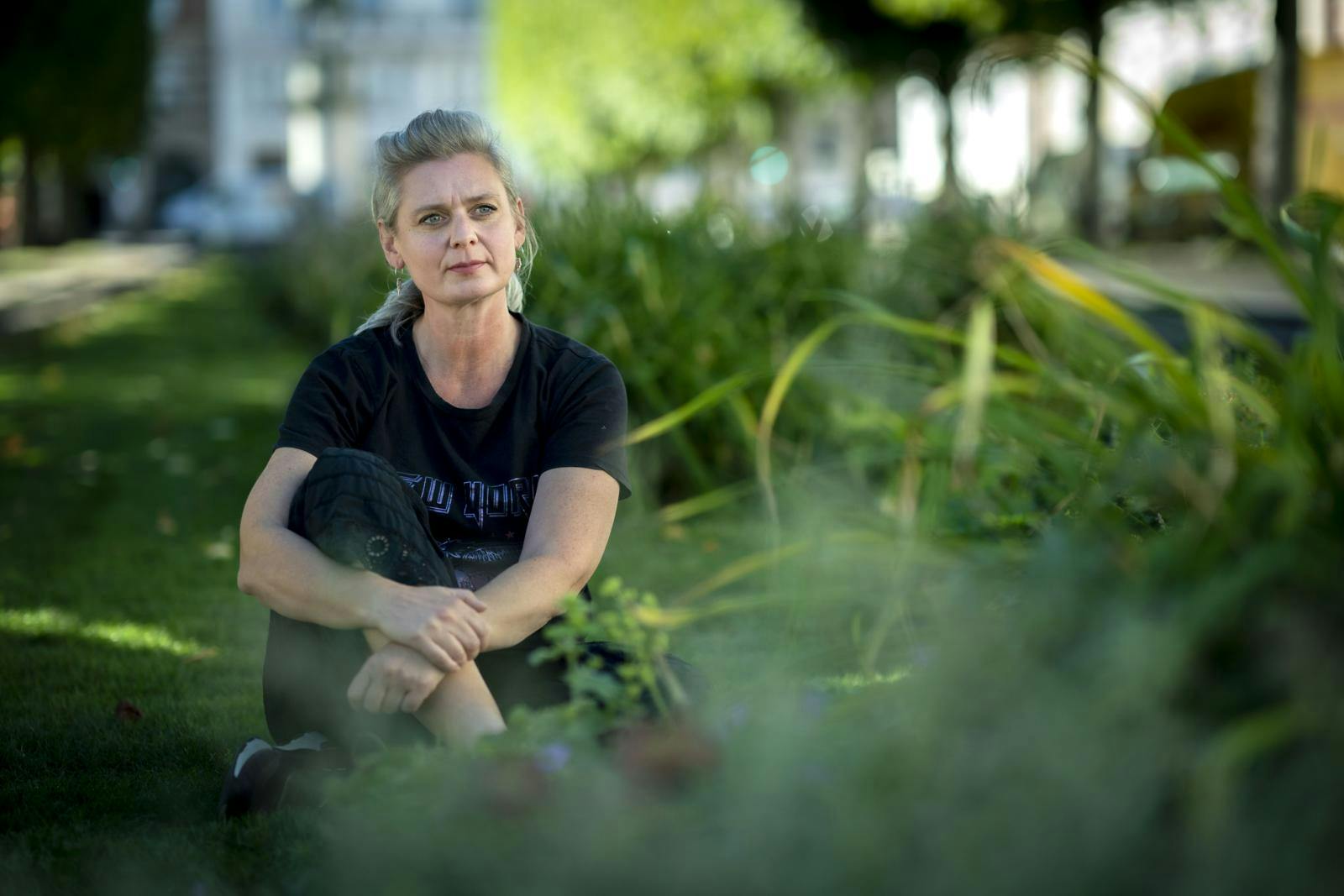 I dag forsøger Trine Appel at finde vejen tilbage til en ny hverdag uden sin mand ved sin side