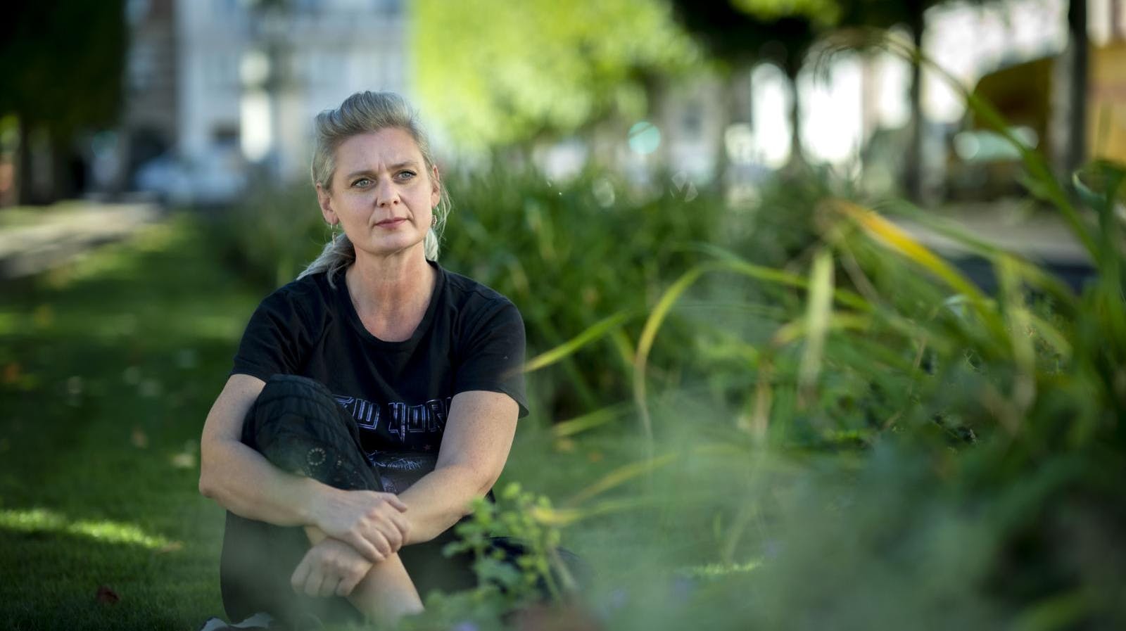 I dag forsøger Trine Appel at finde vejen tilbage til en ny hverdag uden sin mand ved sin side