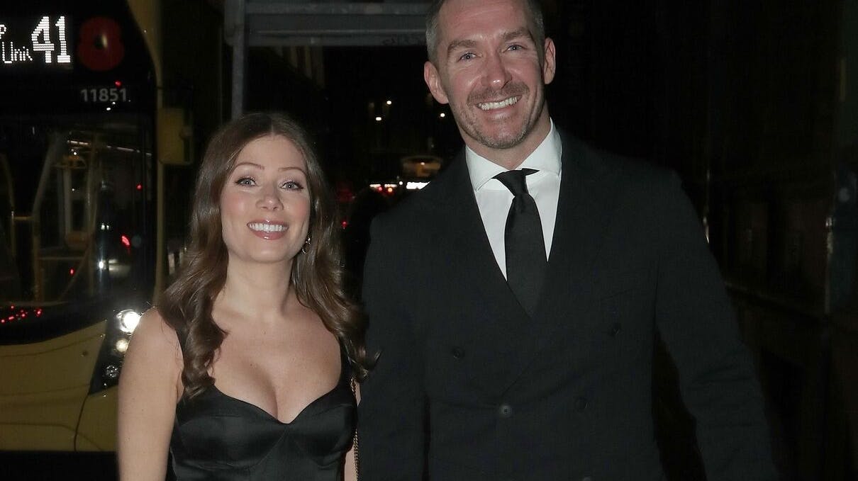 Nikki Sanderson og Anthony Quinlan skal være forældre.