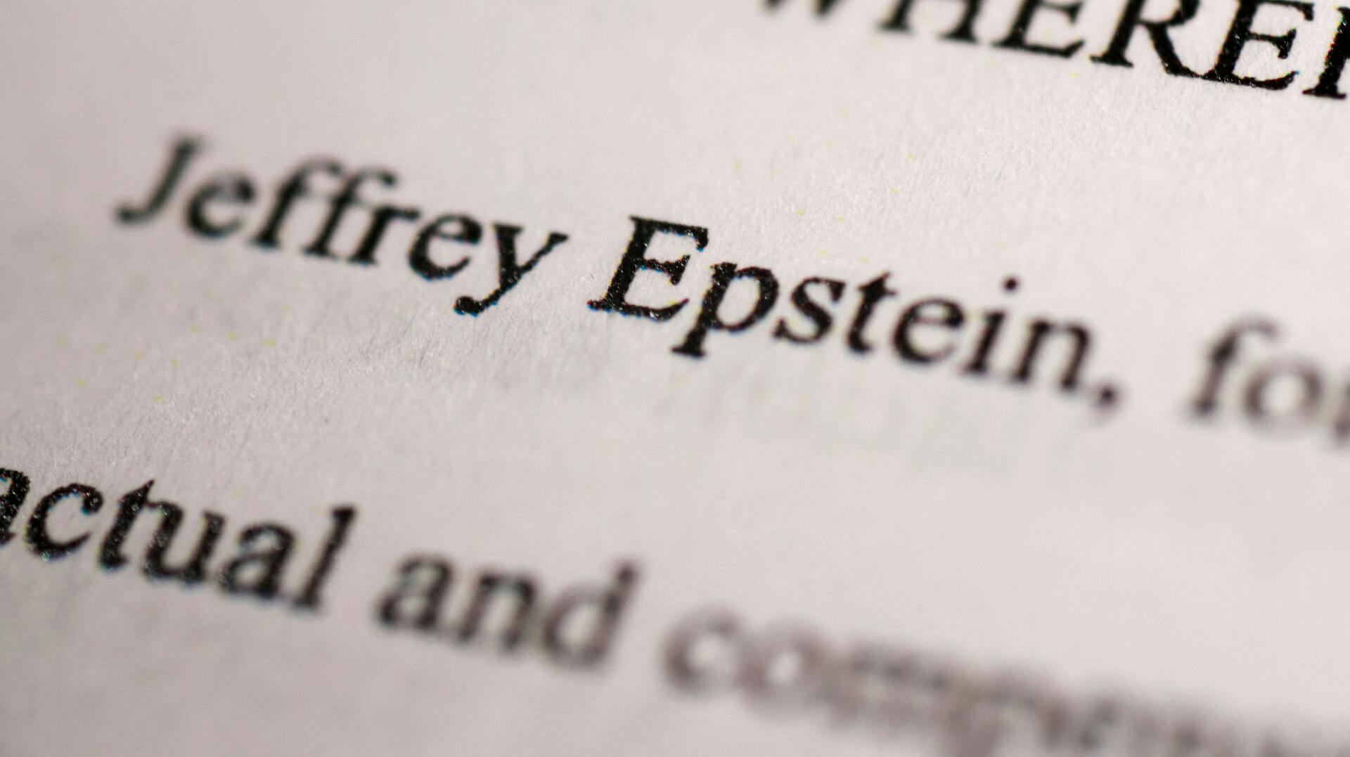 FBI og statsanklager i New York er kommet i besiddelse af over en million nye dokumenter, som kan have forbindelse til sagen om den afdøde sexforbryder Jeffrey Epstein. Tusindvis af filer er allerede blevet frigivet