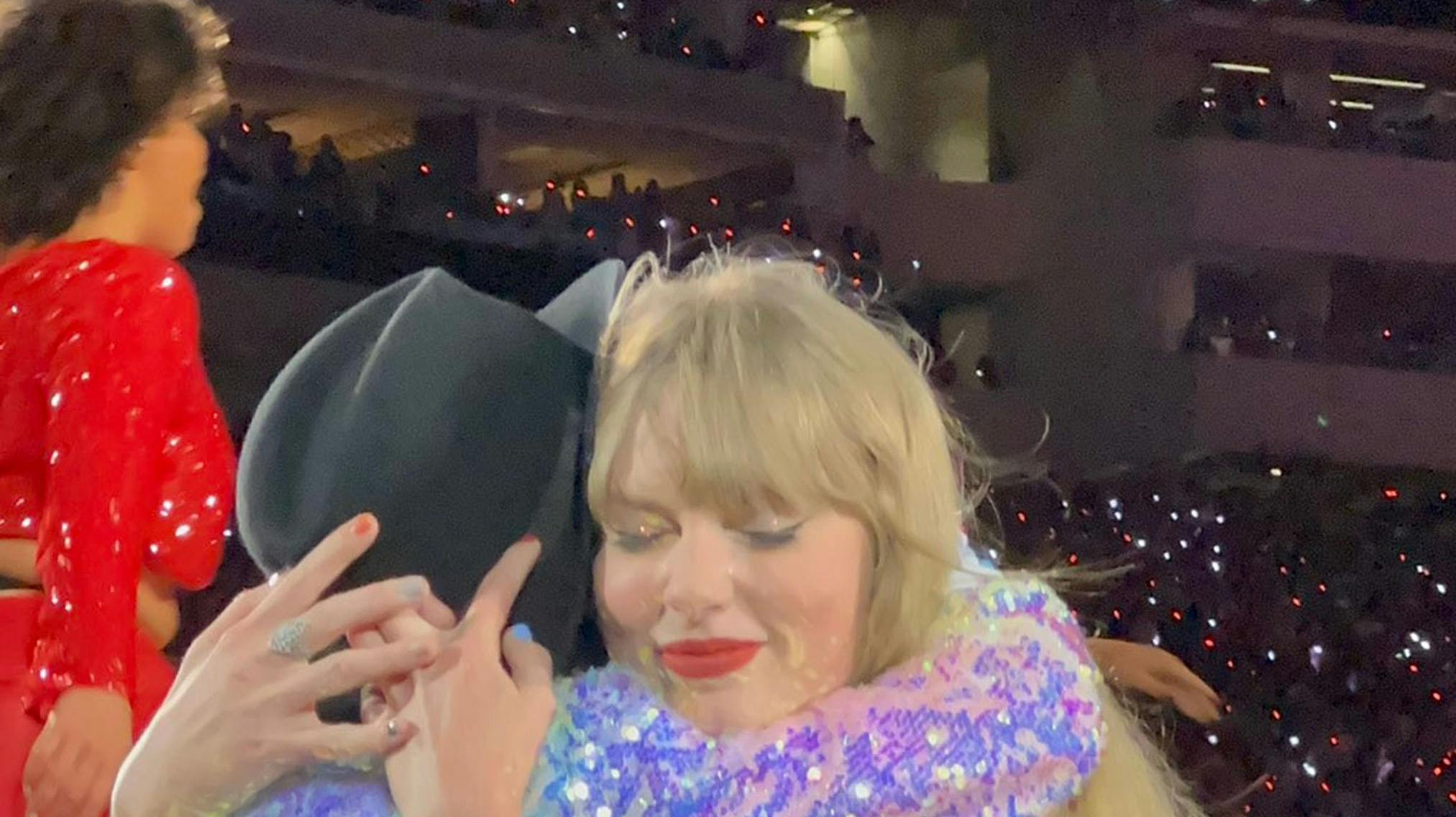 Det er ikke første gang, at Taylor Swift giver mange penge til velgørenhed. Men hun har også råd til det med en anslået formue på over 10 milliarder kroner.