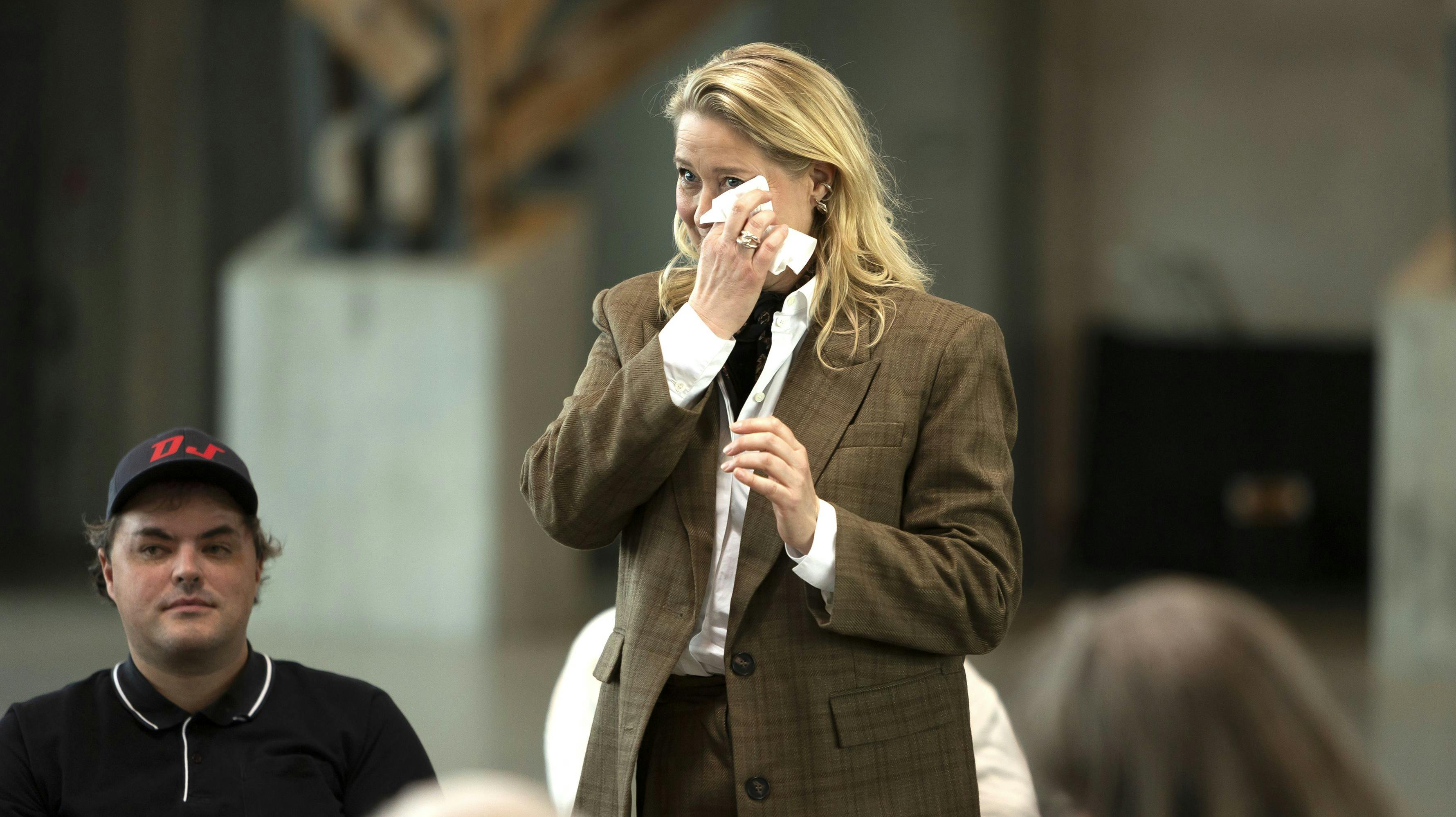 Tårerne måtte tørres væk, da Trine Dyrholm fortalte om sit liv i DR-programmet.