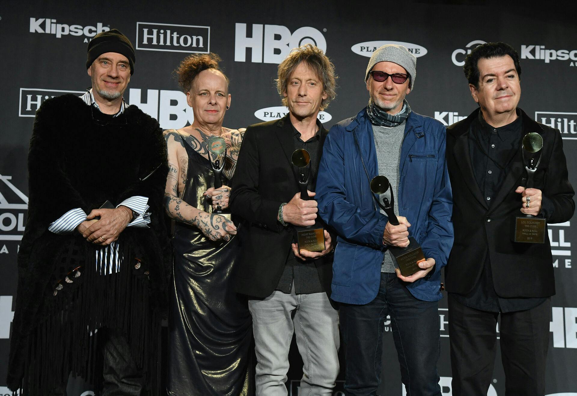 The Cure-guitaristen Perry Bamonte (i midten) er død. Det skriver bandet på sin hjemmeside.