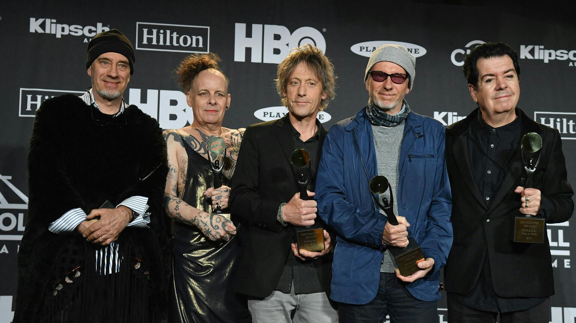 The Cure-guitaristen Perry Bamonte (i midten) er død. Det skriver bandet på sin hjemmeside.