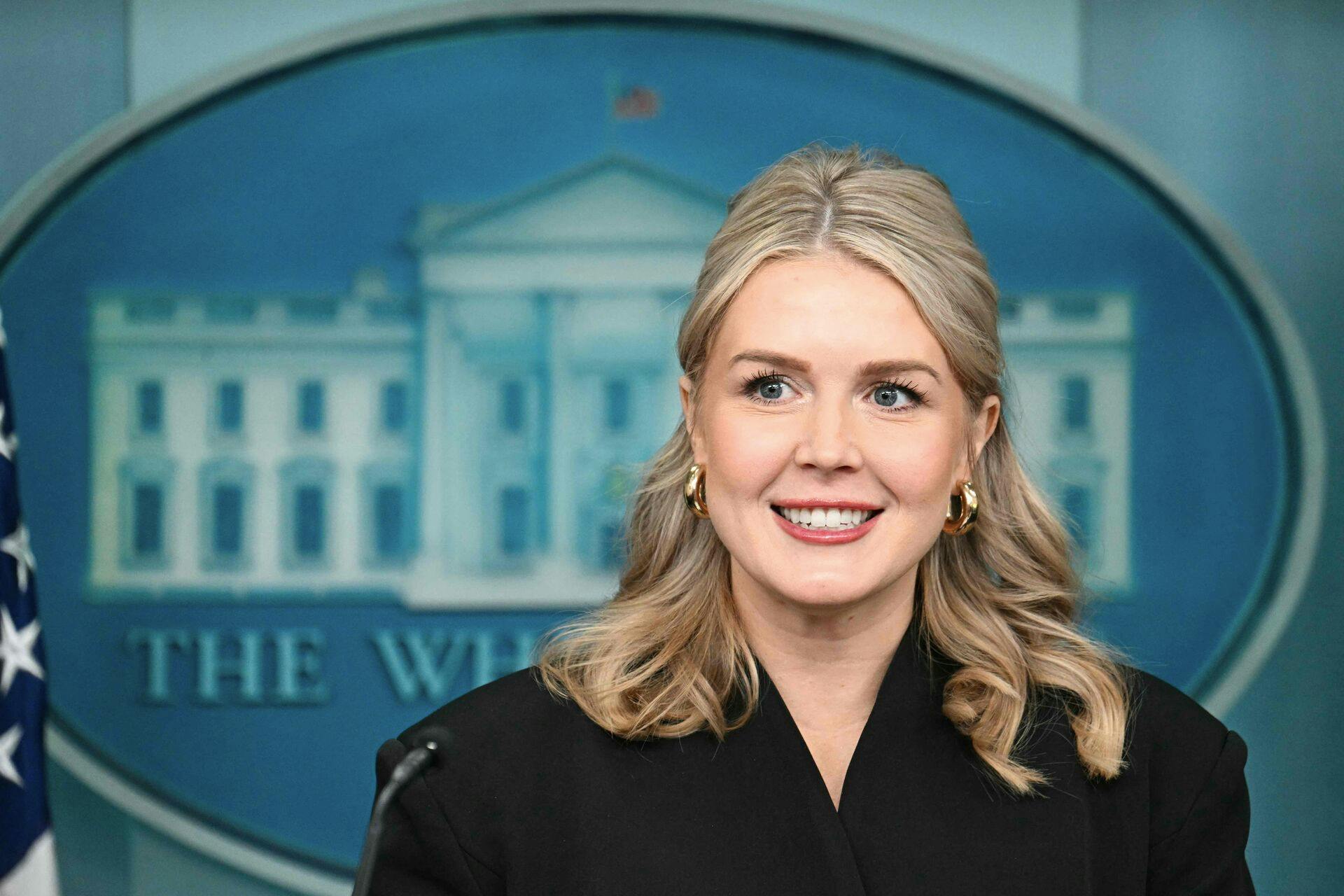 I 2024 blev Karoline Leavitt mor for første gang. Nu skal Donald Trumps pressesekretær være mor igen.