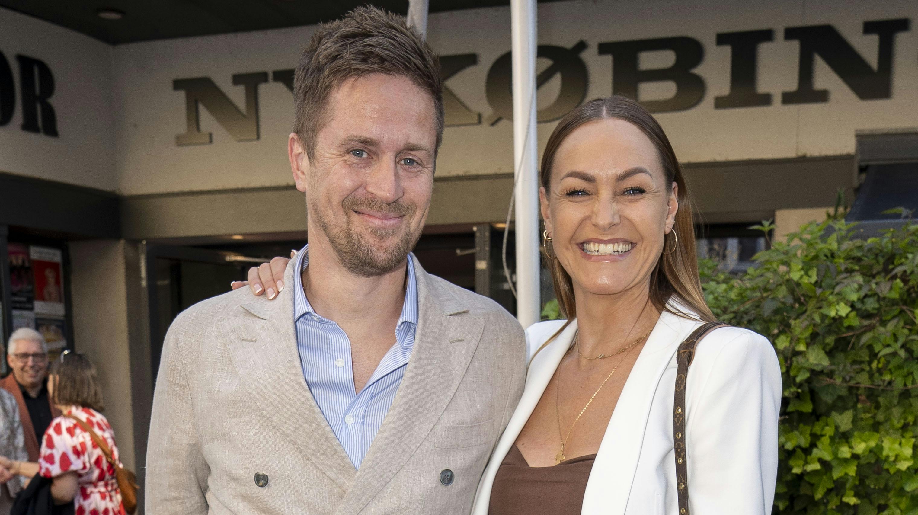 Katrine Bonde fik sig en julegave i år, som hun nok aldrig glemmer. Kæresten Kenneth gik nemlig på knæ og friede til hende. Og den tidligere "Vild med dans"-danser sagde selvfølgelig ja!