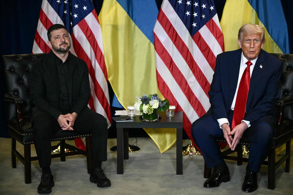 Donald Trump og Volodymyr Zelenskyj er mødtes flere gange. Søndag skal de to præsidenter mødes i Florida, fremgår det af en plan over mødeaktiviteter fra Det Hvide Hus. (Arkivfoto).&nbsp;