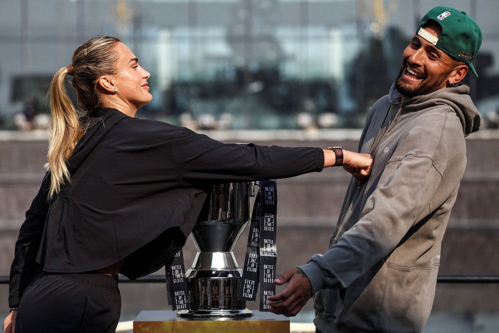 Humøret var højt mellem Aryna Sabalenka og Nick Kyrgios på lørdagens pressemøde forud for den imødesete showkamp på tværs af kønnene.&nbsp;