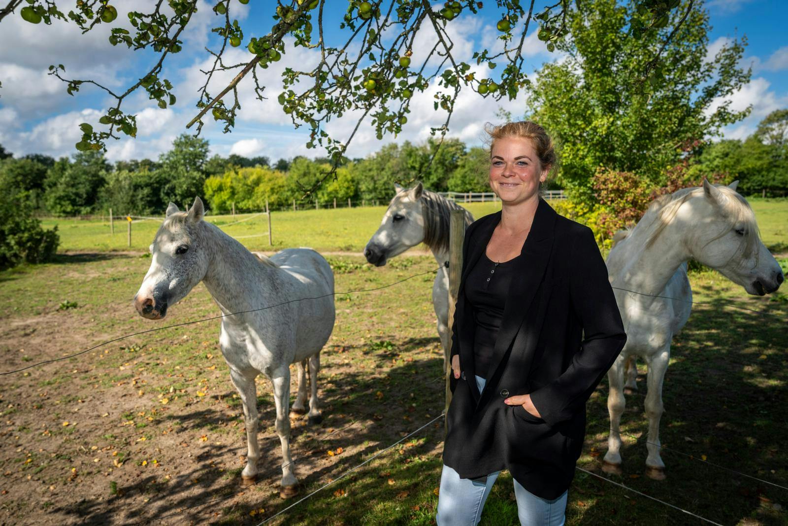 Laura Lambek er heldigvis et bedre sted i sit liv i dag, hvor hun bor i Jelling og arbejder som handicaphjælper.