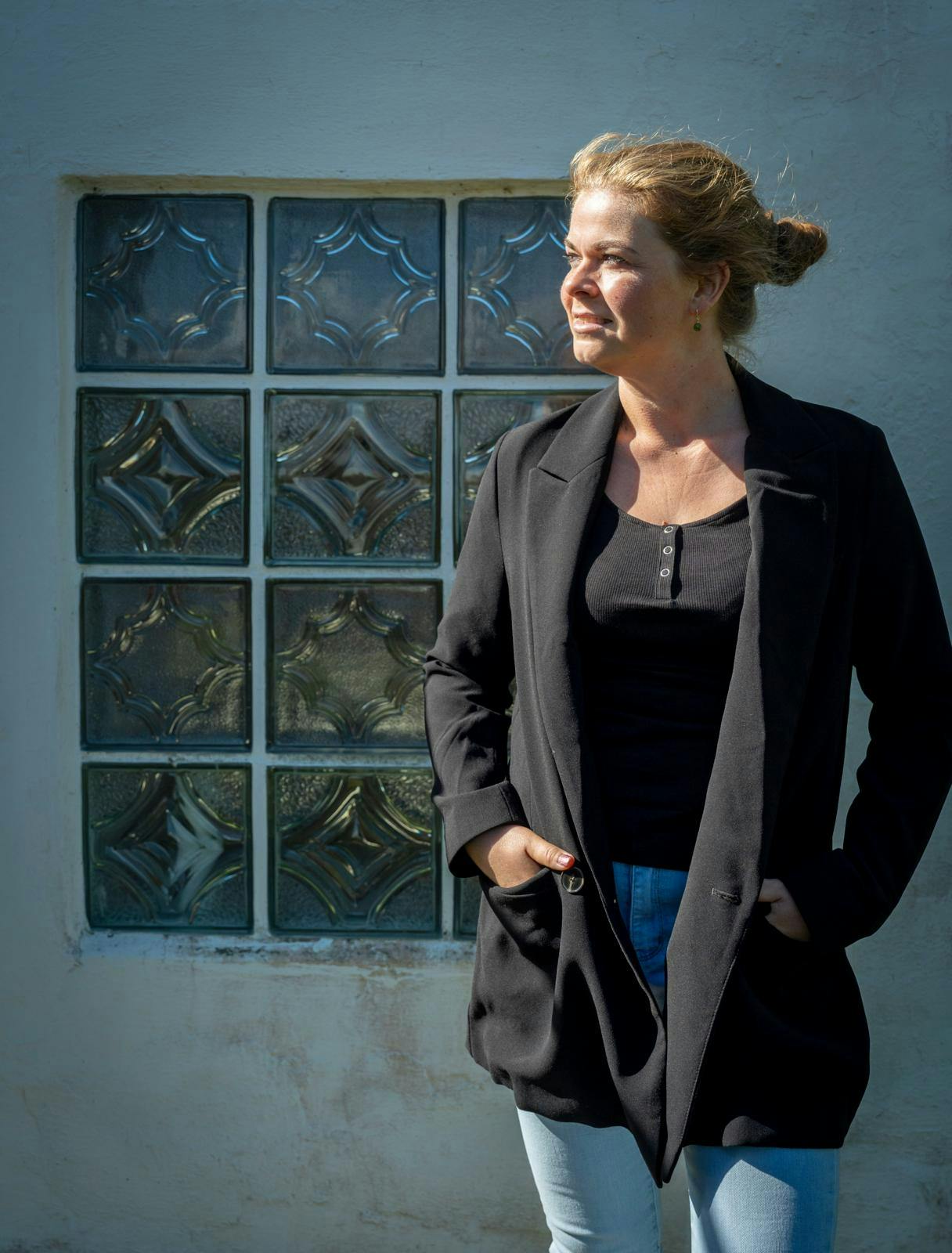 Mobningen satte dybe spor i Laura Lambeks barndom. Nu bryder hun tavsheden i et rystende opslag fra sin gamle skolegård.