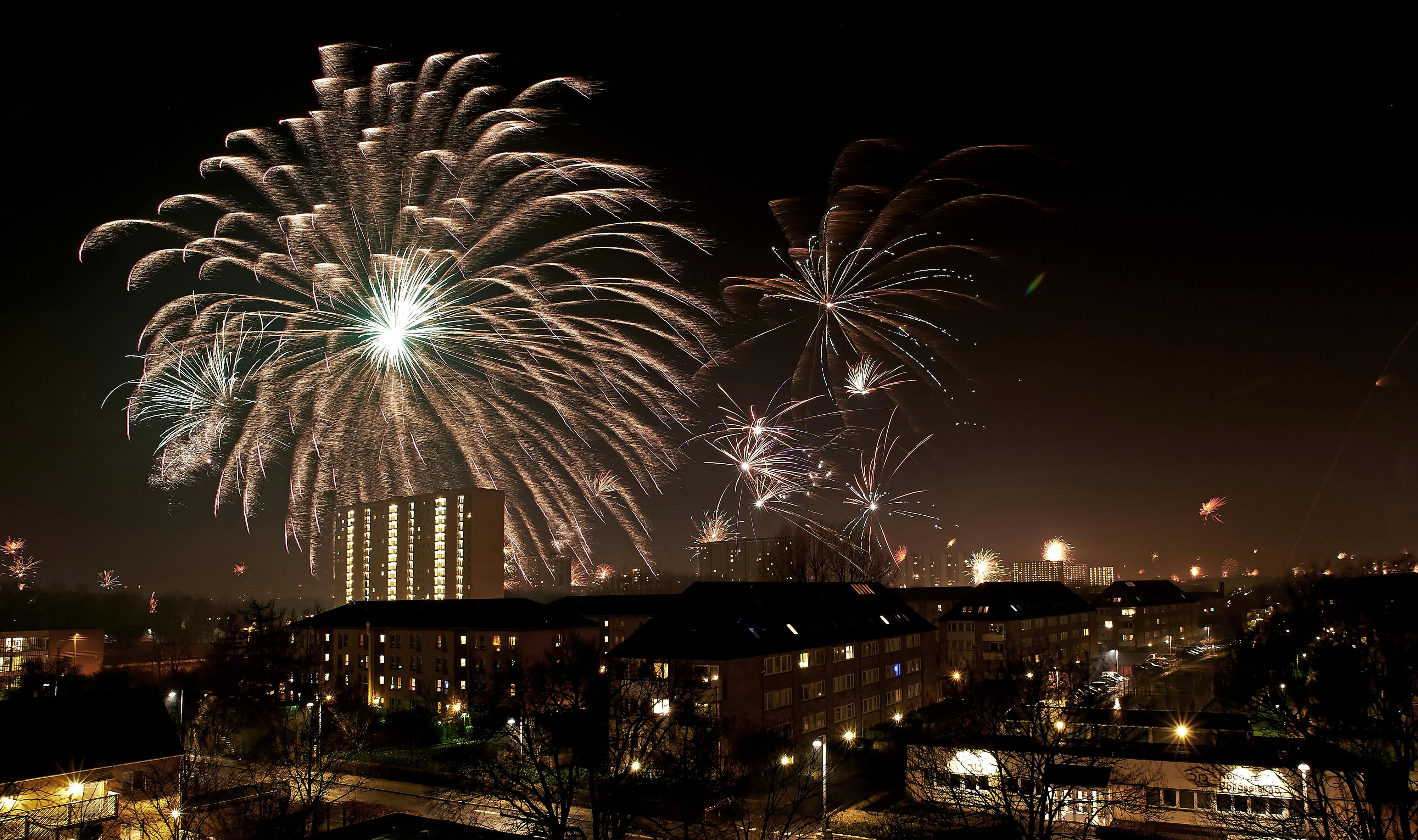 Det er ikke sjovt at fejre nytår, hvis både raketter og humør flyver væk i kulden.