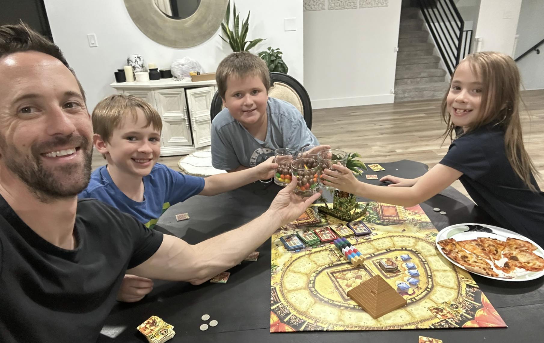 Kendall Seymour far til tre af børnene, som han nu forsøger at få hjem til USA igen.