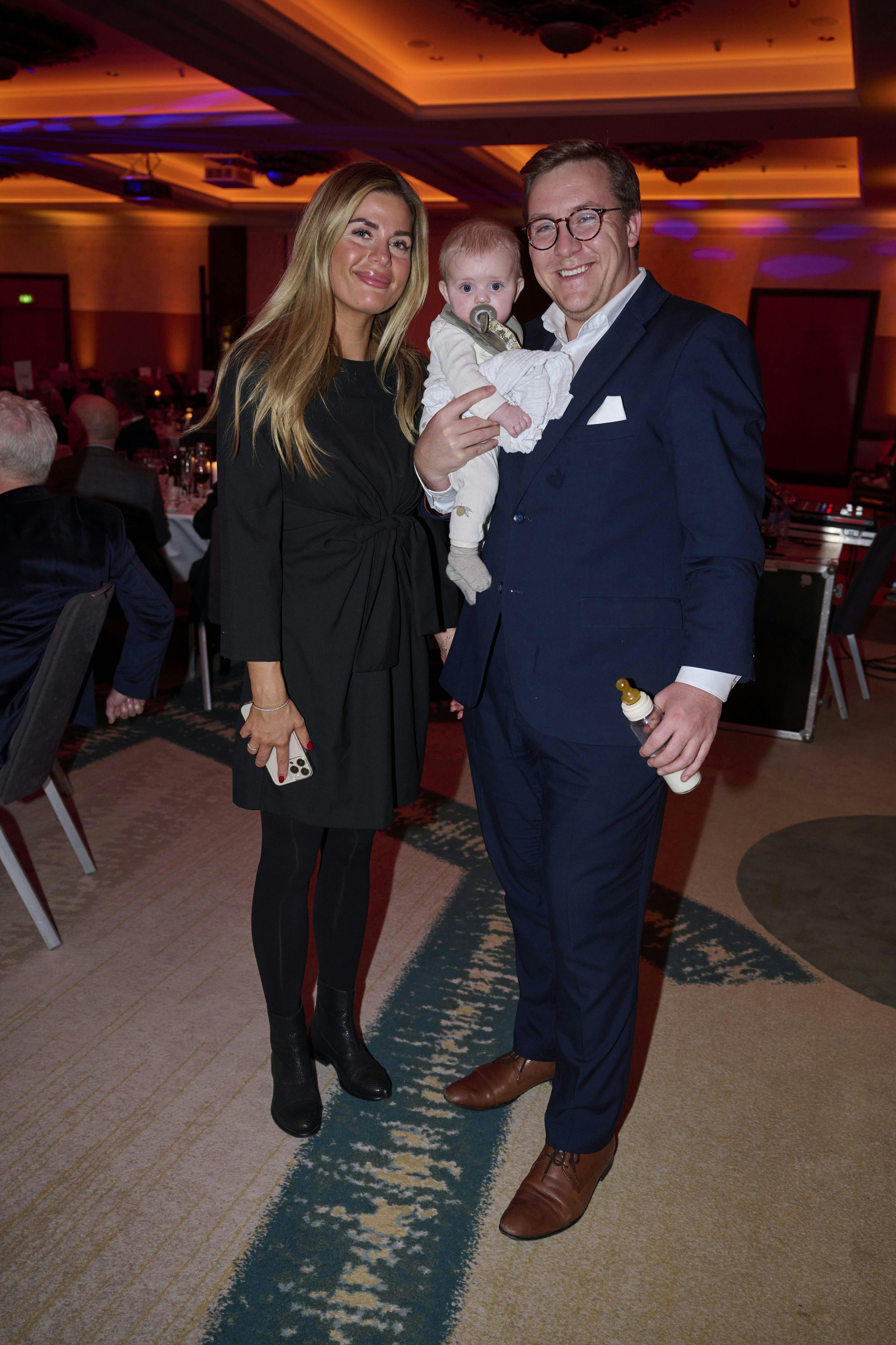 2025 kunne næsten ikke ende på en mere lykkelig måde for Bergur Løkke Rasmussen og Simone Spånberg. De er nemlig blevet forlovet.