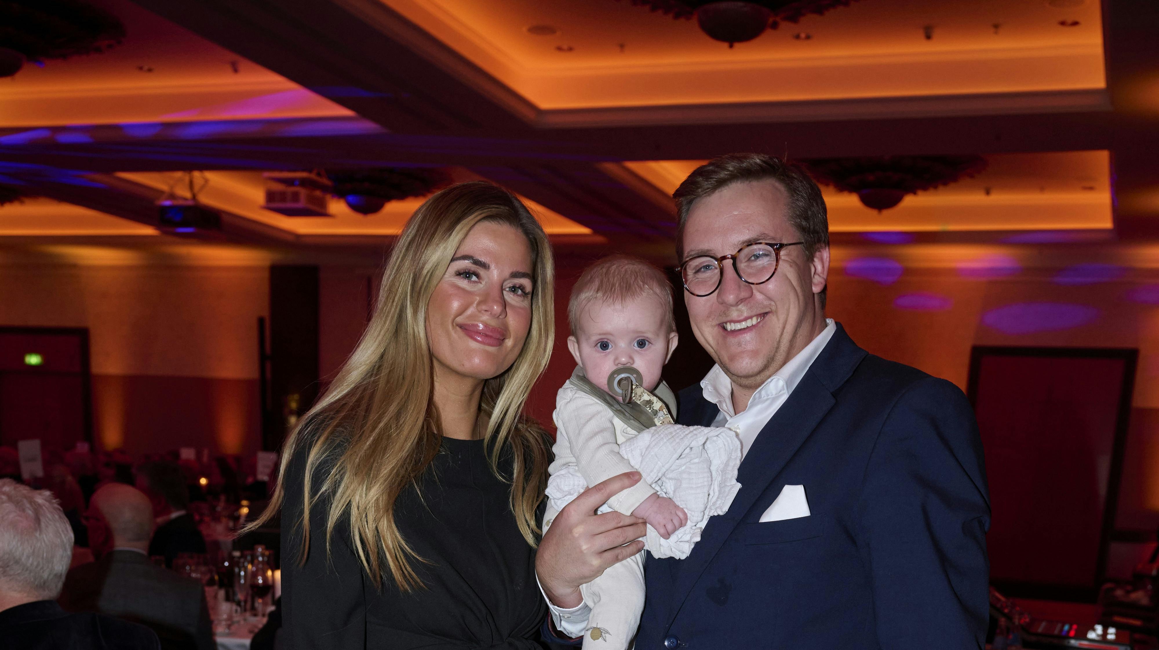 2025 kunne næsten ikke ende på en mere lykkelig måde for Bergur Løkke Rasmussen og Simone Spånberg. De er nemlig blevet forlovet.