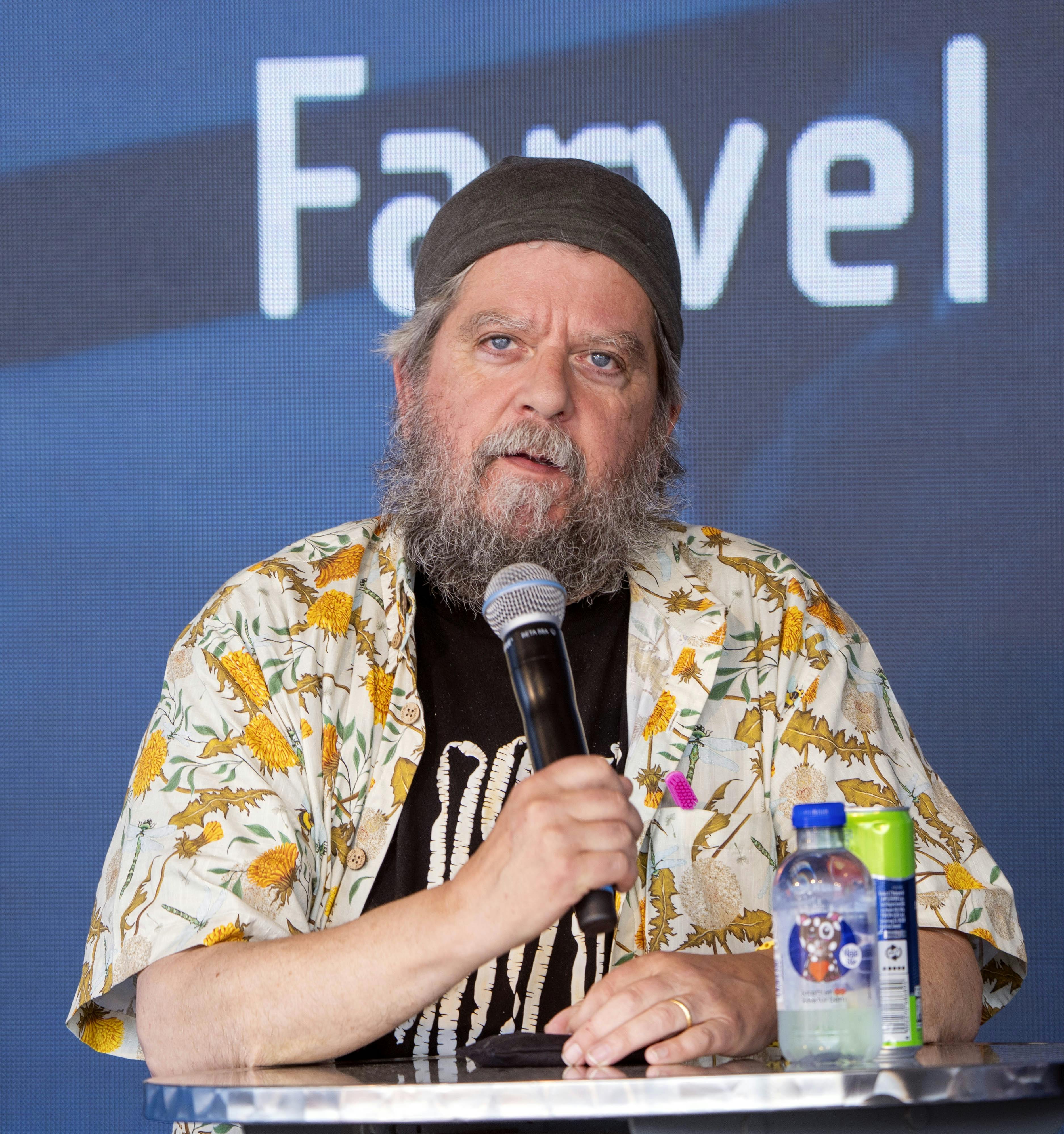 – Jeg skal nå at være i live, inden jeg dør, siger Anders Lund Madsen, der er 62 år og far til otte, i podcasten ”Et kapitel for sig”.