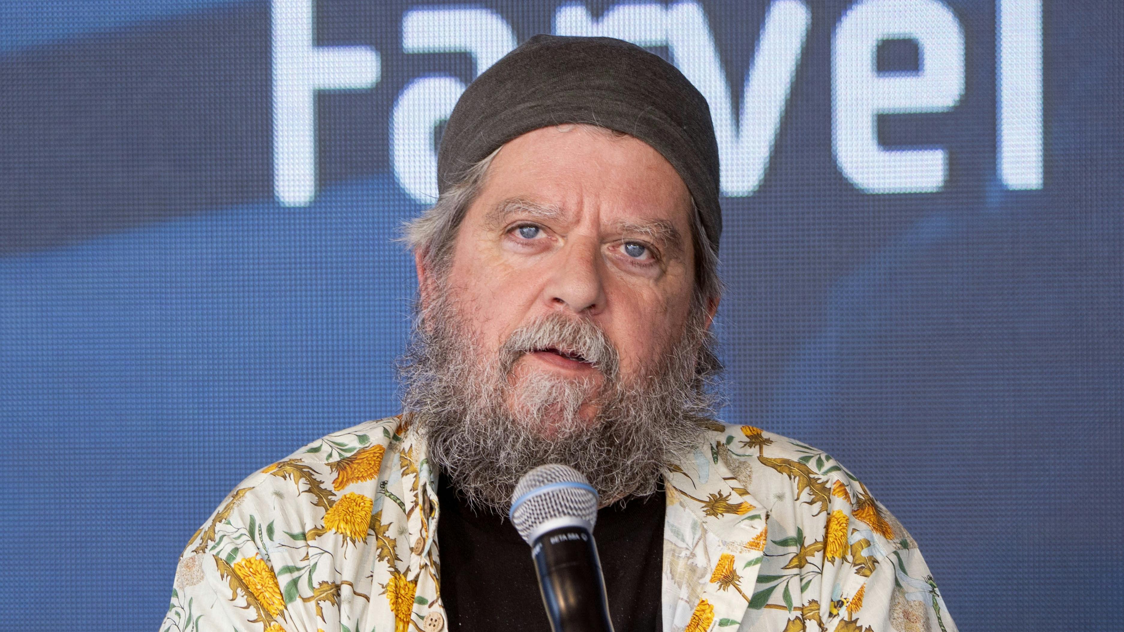 – Jeg skal nå at være i live, inden jeg dør, siger Anders Lund Madsen, der er 62 år og far til otte, i podcasten ”Et kapitel for sig”.