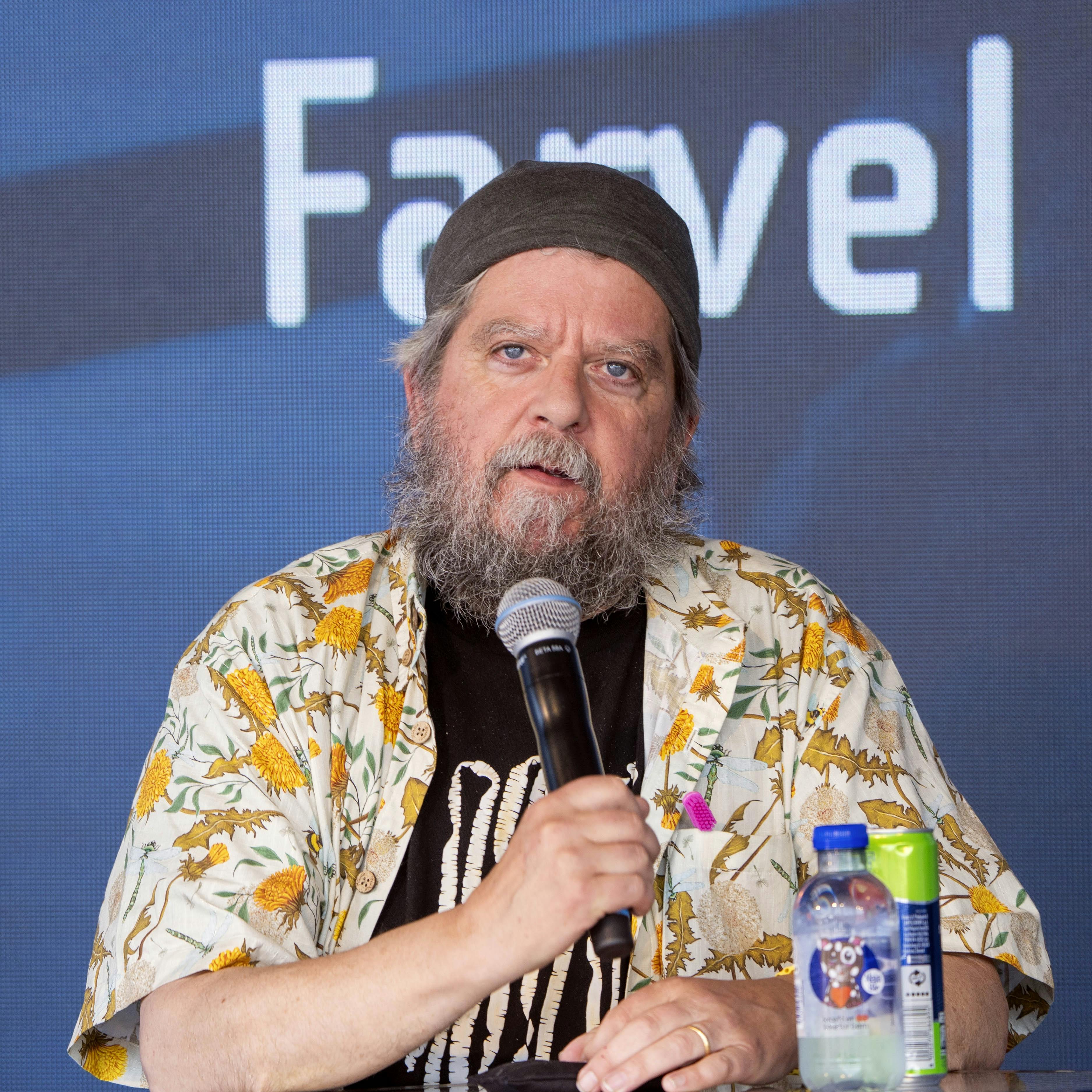 – Jeg skal nå at være i live, inden jeg dør, siger Anders Lund Madsen, der er 62 år og far til otte, i podcasten ”Et kapitel for sig”.