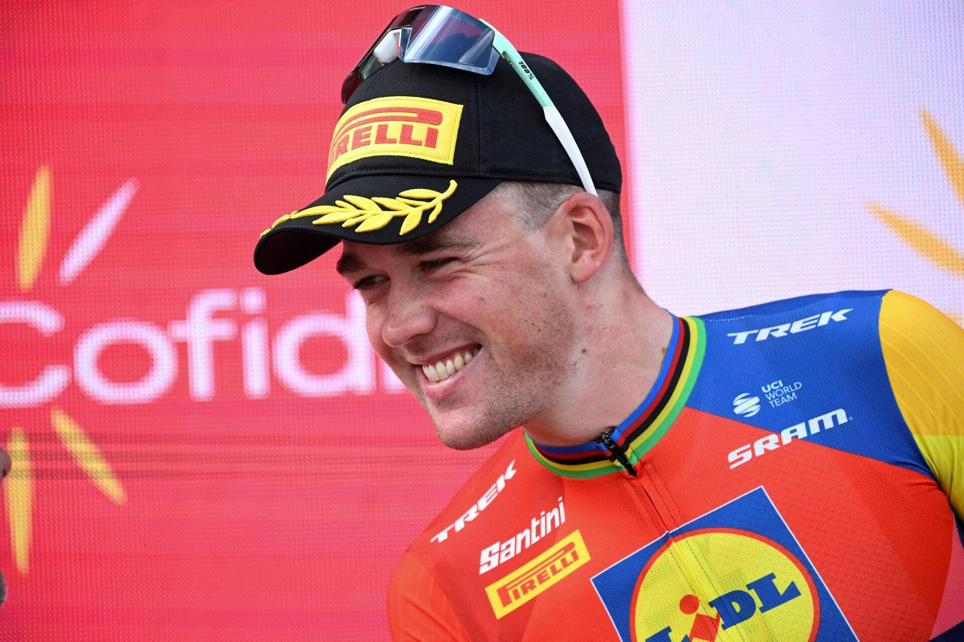 Stage winner Team Lidl-Trek's Danish rider Mads Pedersen celebrates on the podium after the 15th stage of the Vuelta a Espana cycling tour, a 167 km race between A Veiga/Vegaredo and Monforte de Lemos, on September 7, 2025. (Photo by Miguel RIOPA / AFP)