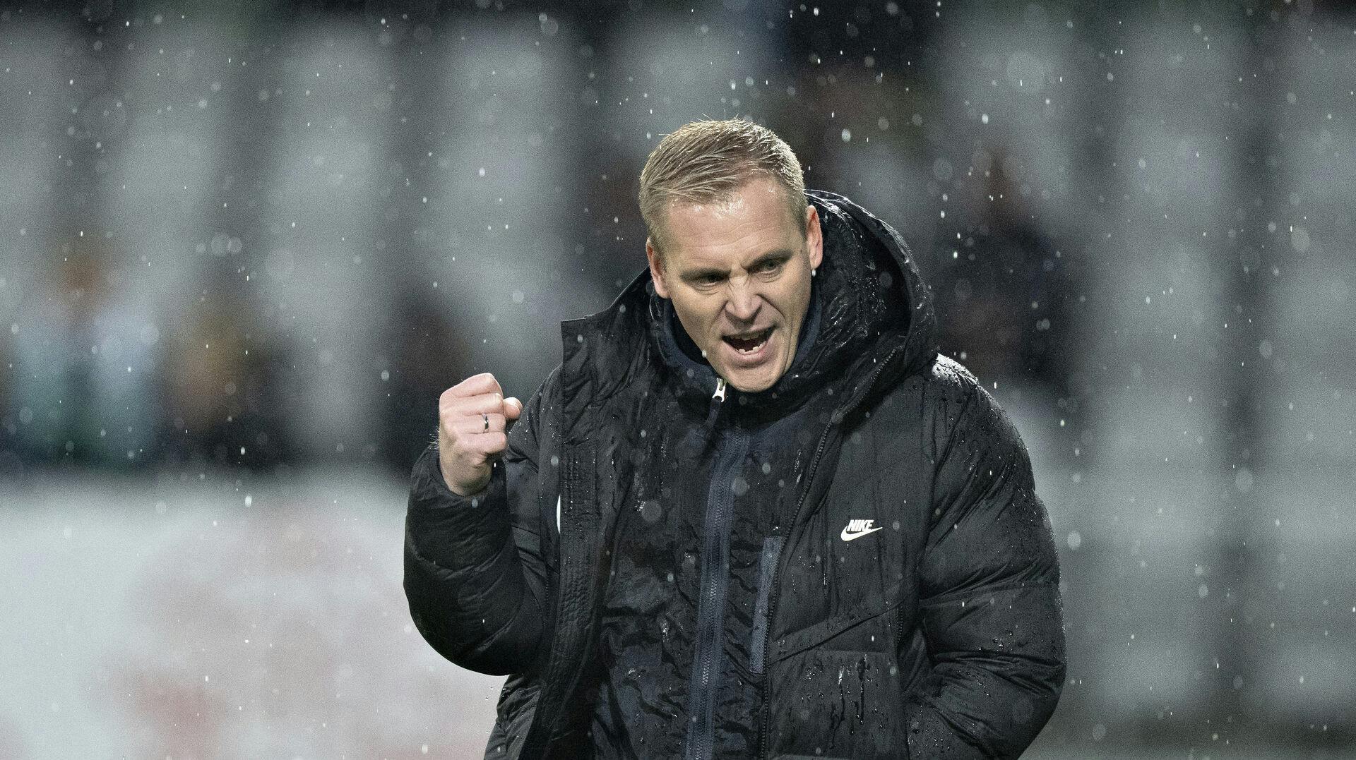 FC Nordsjællands cheftræner Johannes Hoff Thorup jubler over sejren i superligakampen mellem Viborg FF og FC Nordsjælland på Energi Viborg Arena, søndag den 22. oktober 2023.. (Foto: Henning Bagger/Ritzau Scanpix)