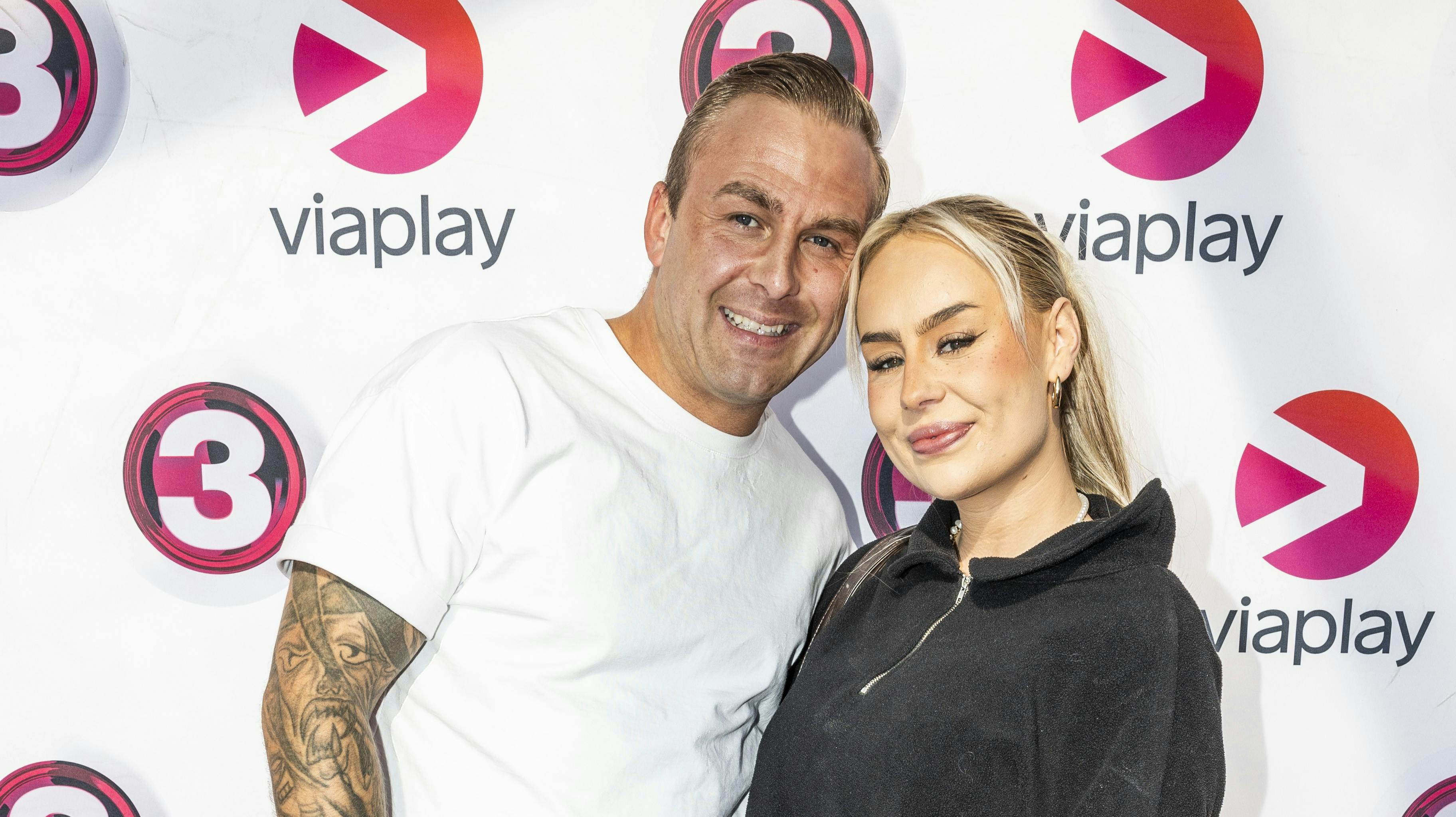 Realityparret er flyttet sammen i et rækkehus lidt uden for Aarhus. Og her er der god plads til, at parret kan fortsætte med at producere videoer til OnlyFans.