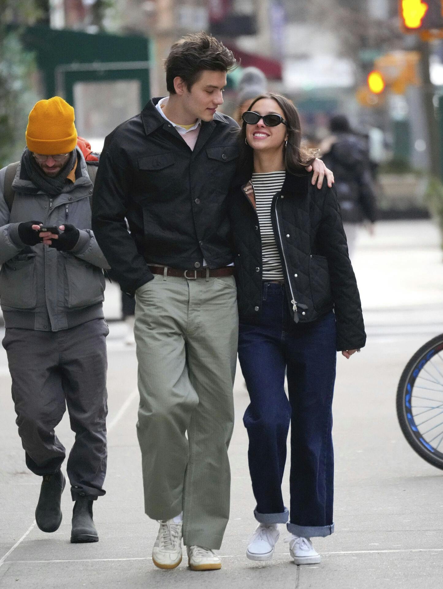 Det er slut mellem Olivia Rodrigo og Louis Partridge. Det skriver The Sun.