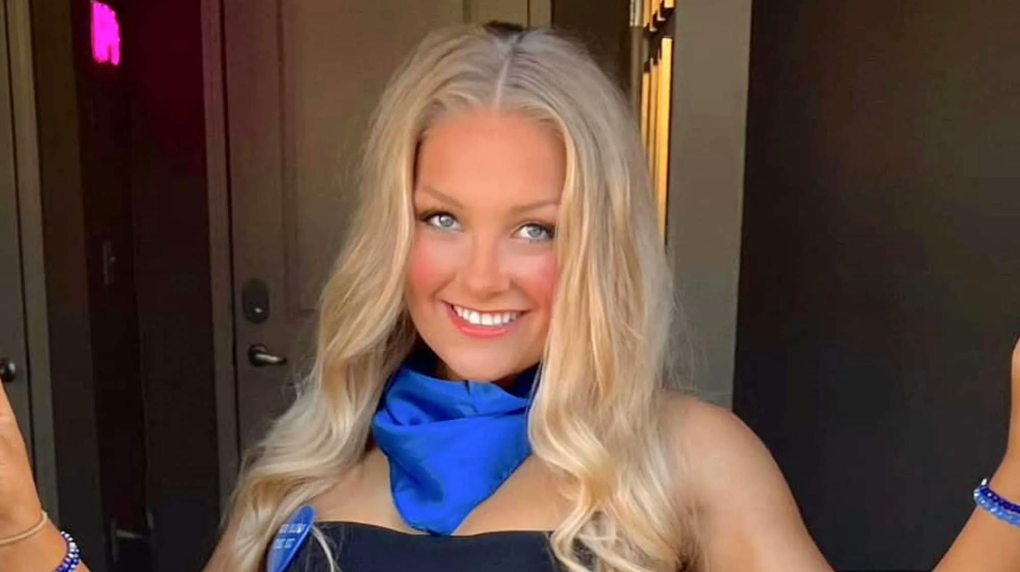 22-årige Laken Snelling er skønhedsdronning fra sin lokale hjemby. Nu er hun tiltalt i en uhyggelig sag, hvor hun anklages for at have gemt en død baby inde i et skab.