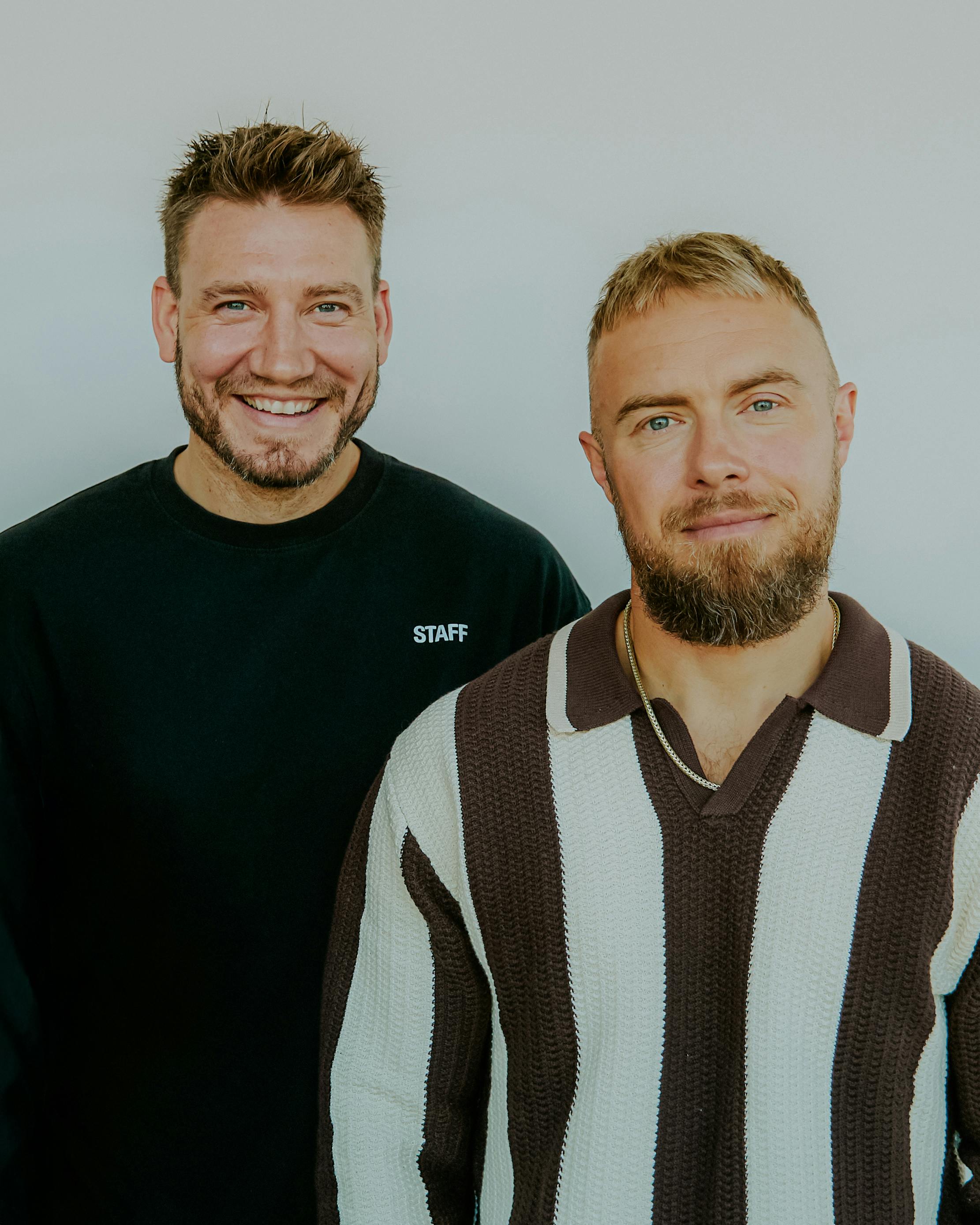 Nicklas Bendtner og Peter Falktoft tager snart "Stolpe Ind  med ind bag Podimos betalingsmur.