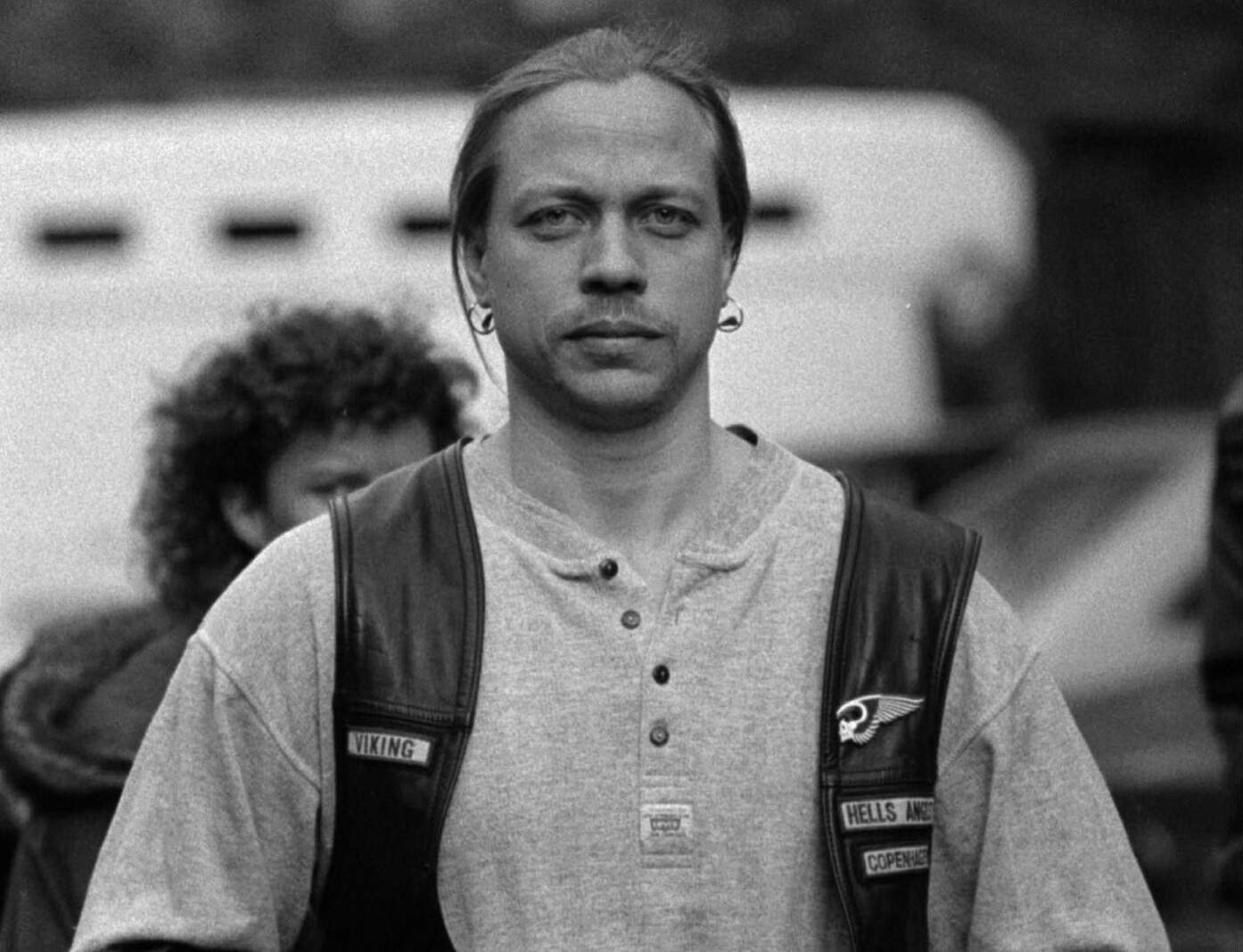 67-årige Jens Peter Kristensen - kendt i rockermiljøet som "Smukke Jens" - er for nyligt blevet dømt ved Københavns Byret - 40 år efter, han blev dømt for medvirken til drabet på "Makrellen".